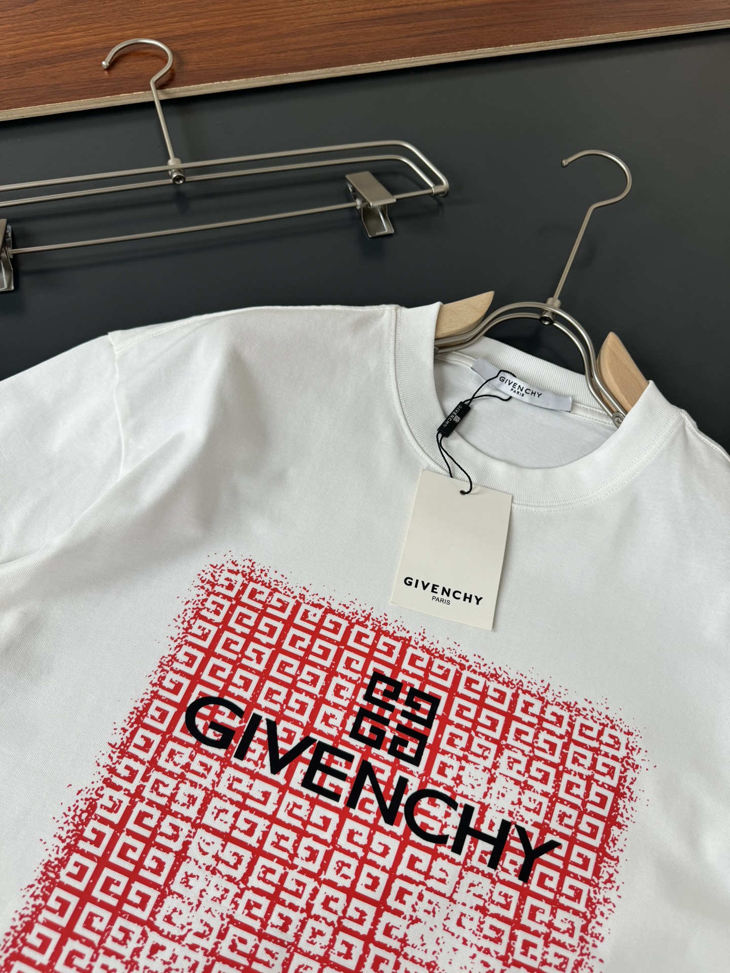 Givenchy*纪梵希*春夏最新款圆领时尚短袖T恤重克纯棉双纱纯棉面料！贴肤舒适耐看又好穿经典字母lo