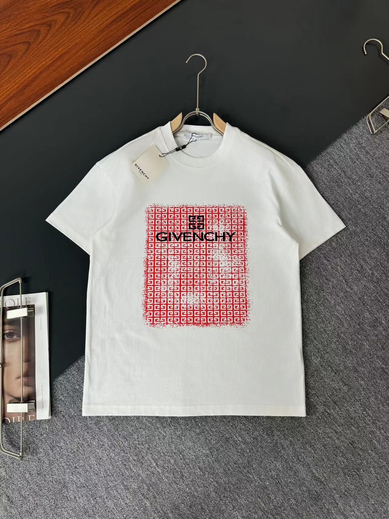 Givenchy*纪梵希*春夏最新款圆领时尚短袖T恤重克纯棉双纱纯棉面料！贴肤舒适耐看又好穿经典字母lo