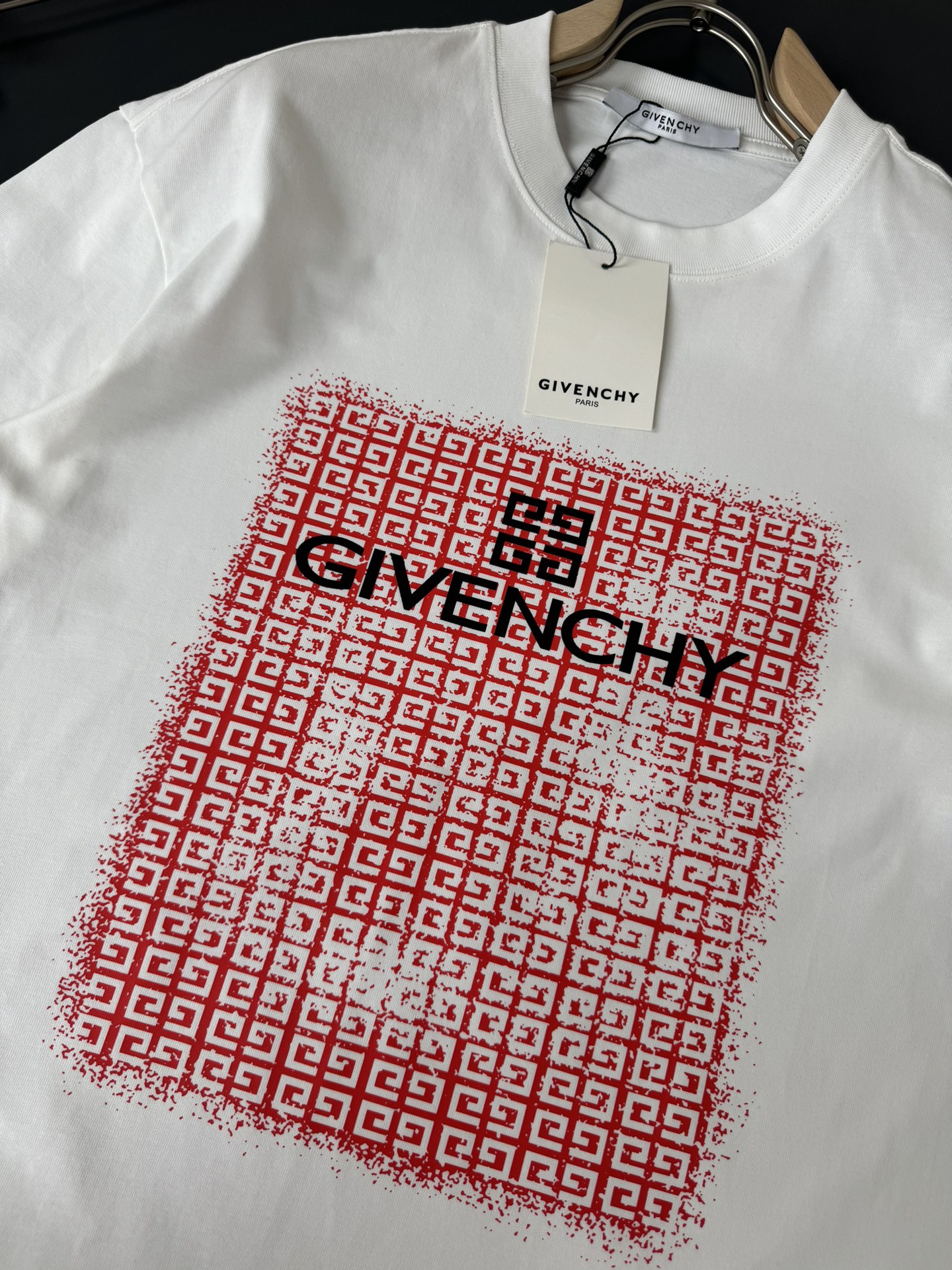 Givenchy*纪梵希*春夏最新款圆领时尚短袖T恤重克纯棉双纱纯棉面料！贴肤舒适耐看又好穿经典字母lo