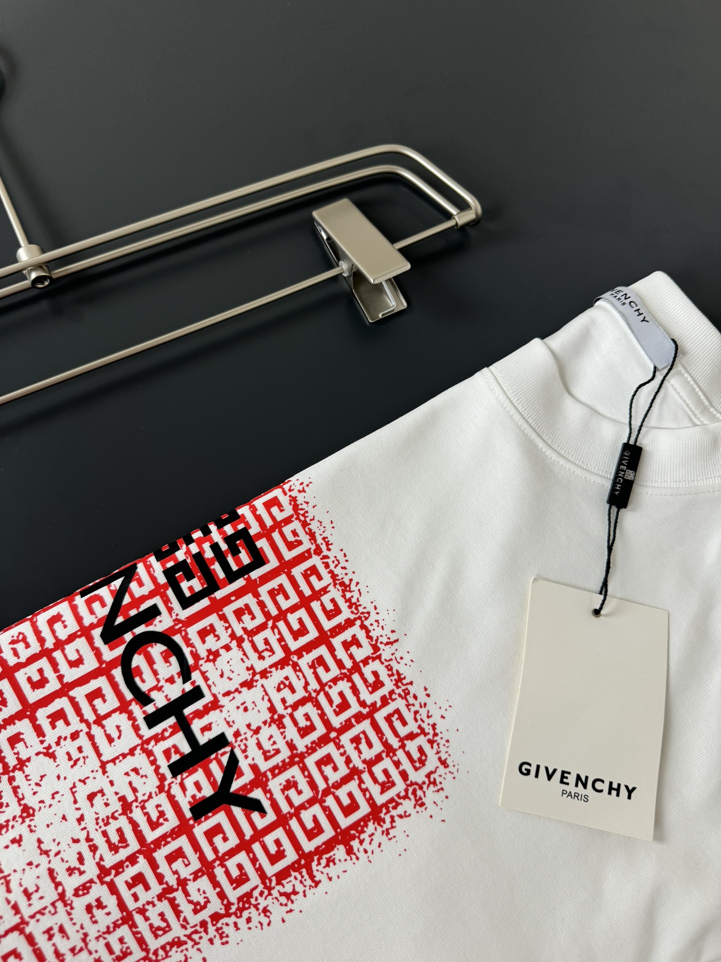 Givenchy*纪梵希*春夏最新款圆领时尚短袖T恤重克纯棉双纱纯棉面料！贴肤舒适耐看又好穿经典字母lo