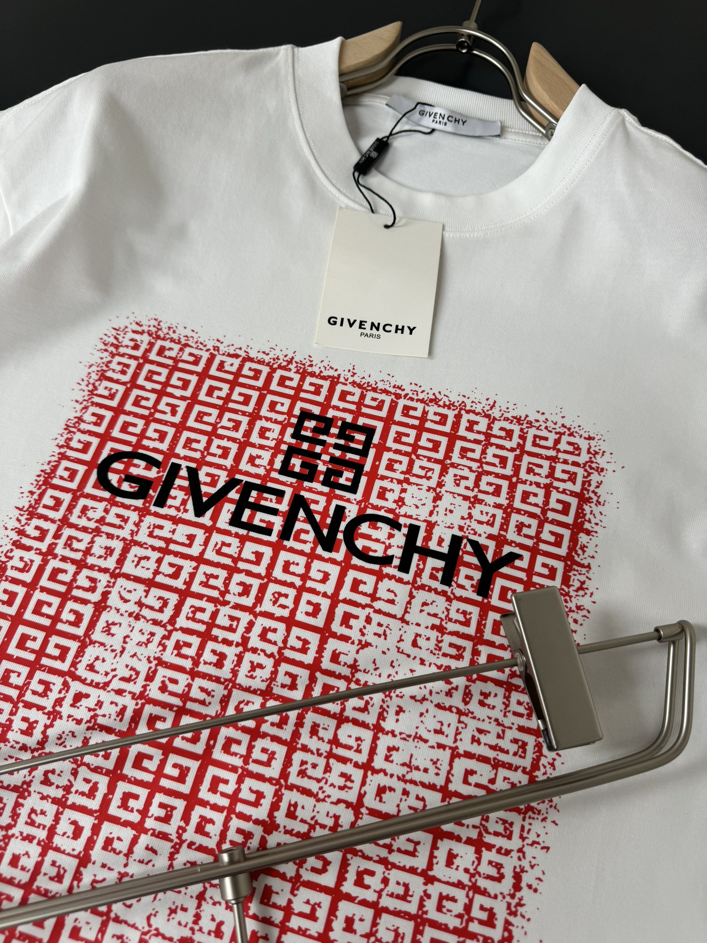 Givenchy*纪梵希*春夏最新款圆领时尚短袖T恤重克纯棉双纱纯棉面料！贴肤舒适耐看又好穿经典字母lo