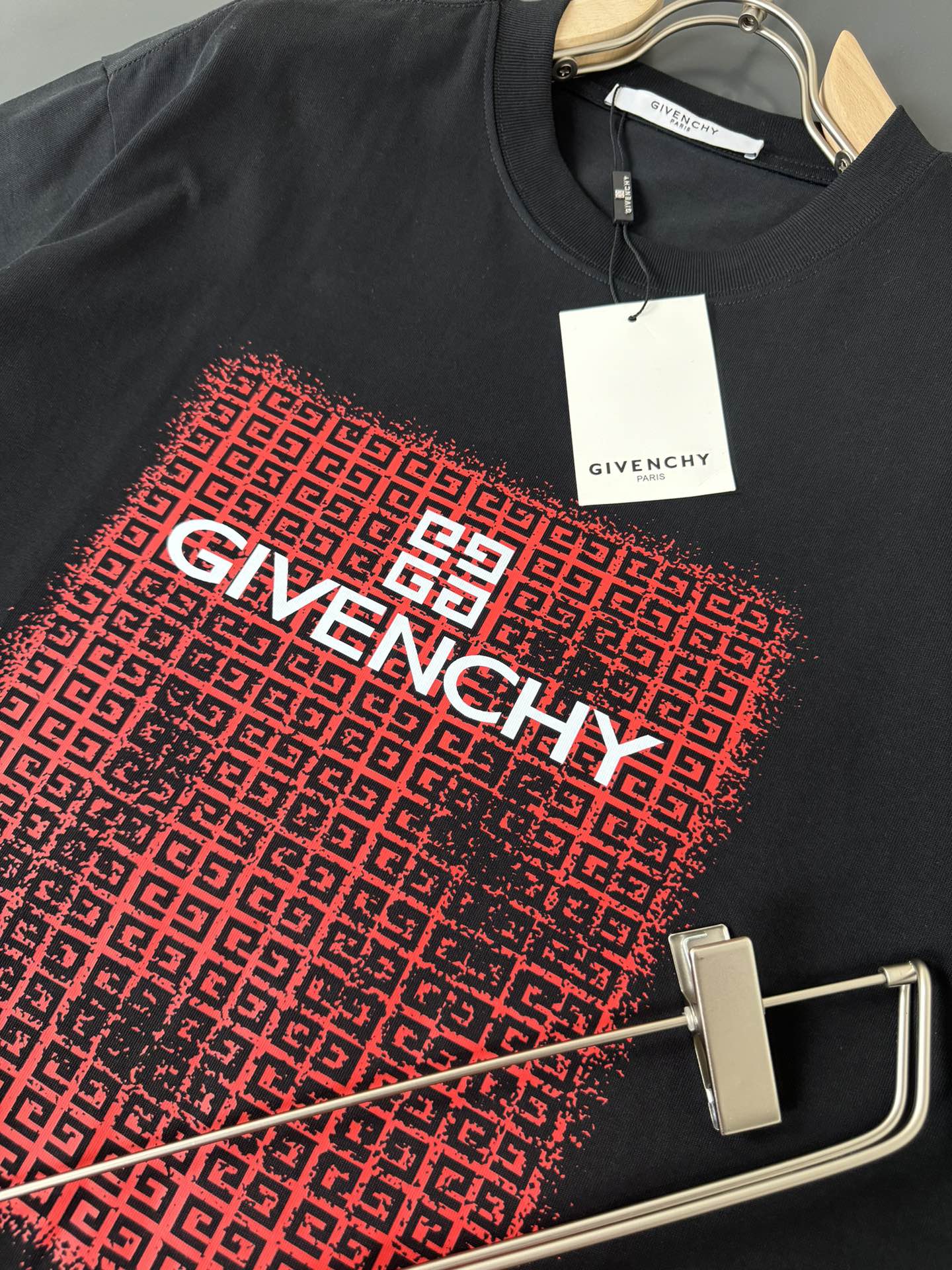 Givenchy*纪梵希*春夏最新款圆领时尚短袖T恤重克纯棉双纱纯棉面料！贴肤舒适耐看又好穿经典字母lo