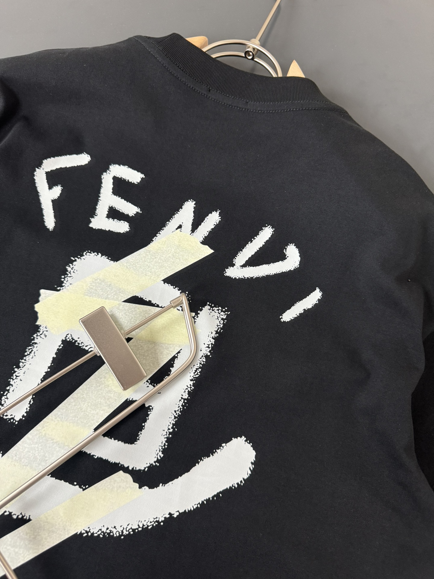 FENDI*芬迪*春夏最新款圆领时尚短袖T恤重克纯棉双纱纯棉面料！贴肤舒适耐看又好穿经典简约logo设计