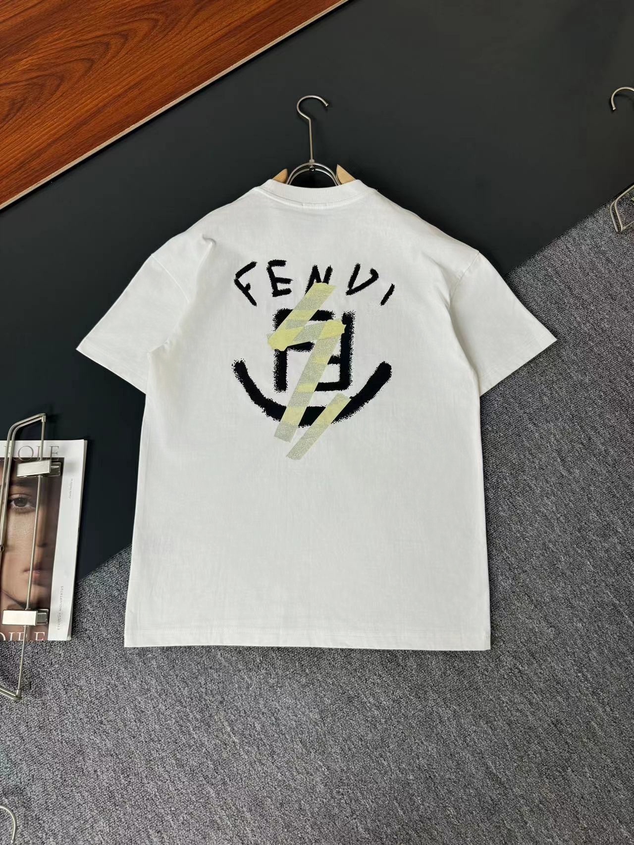 FENDI*芬迪*春夏最新款圆领时尚短袖T恤重克纯棉双纱纯棉面料！贴肤舒适耐看又好穿经典简约logo设计