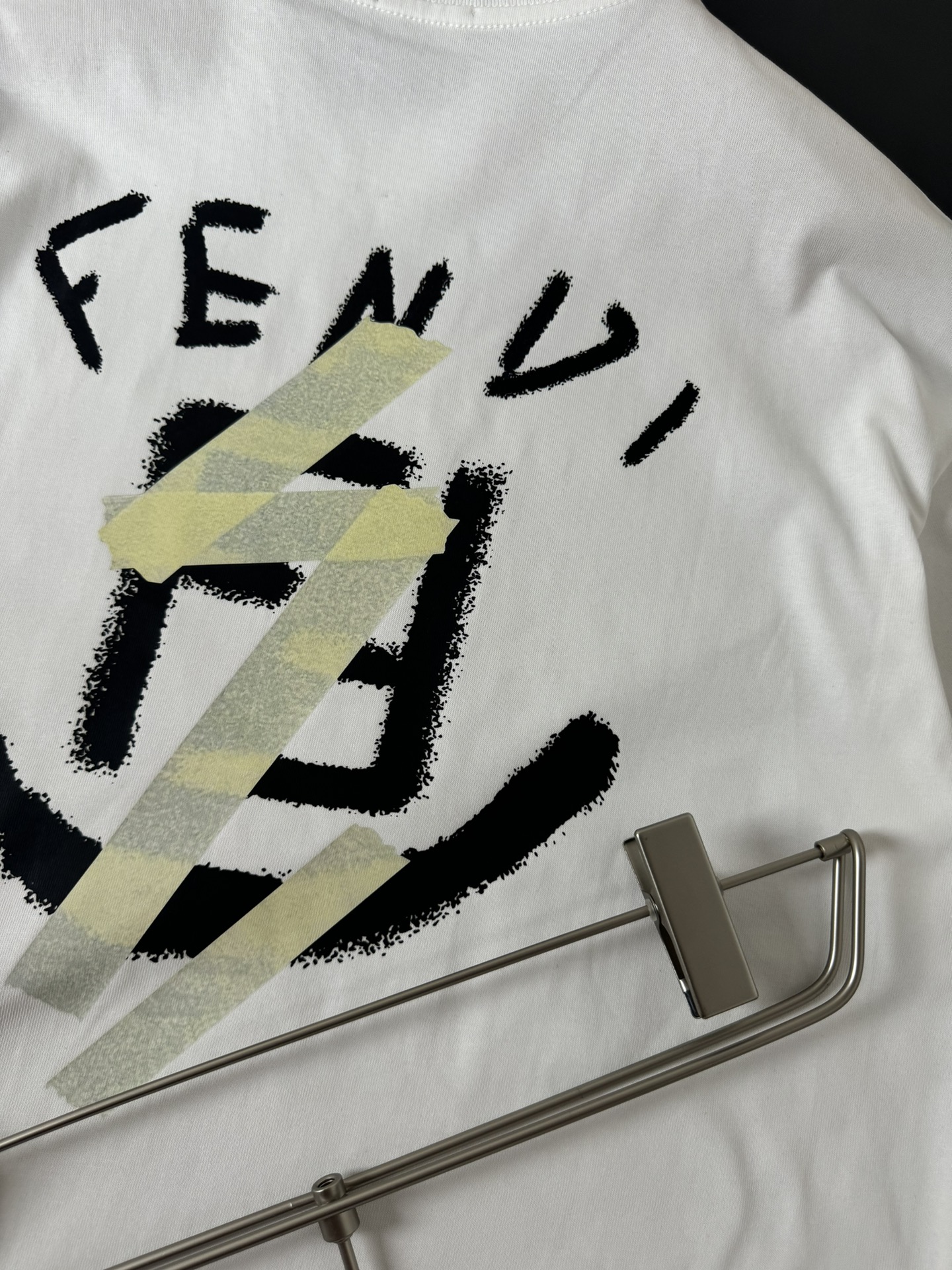 FENDI*芬迪*春夏最新款圆领时尚短袖T恤重克纯棉双纱纯棉面料！贴肤舒适耐看又好穿经典简约logo设计