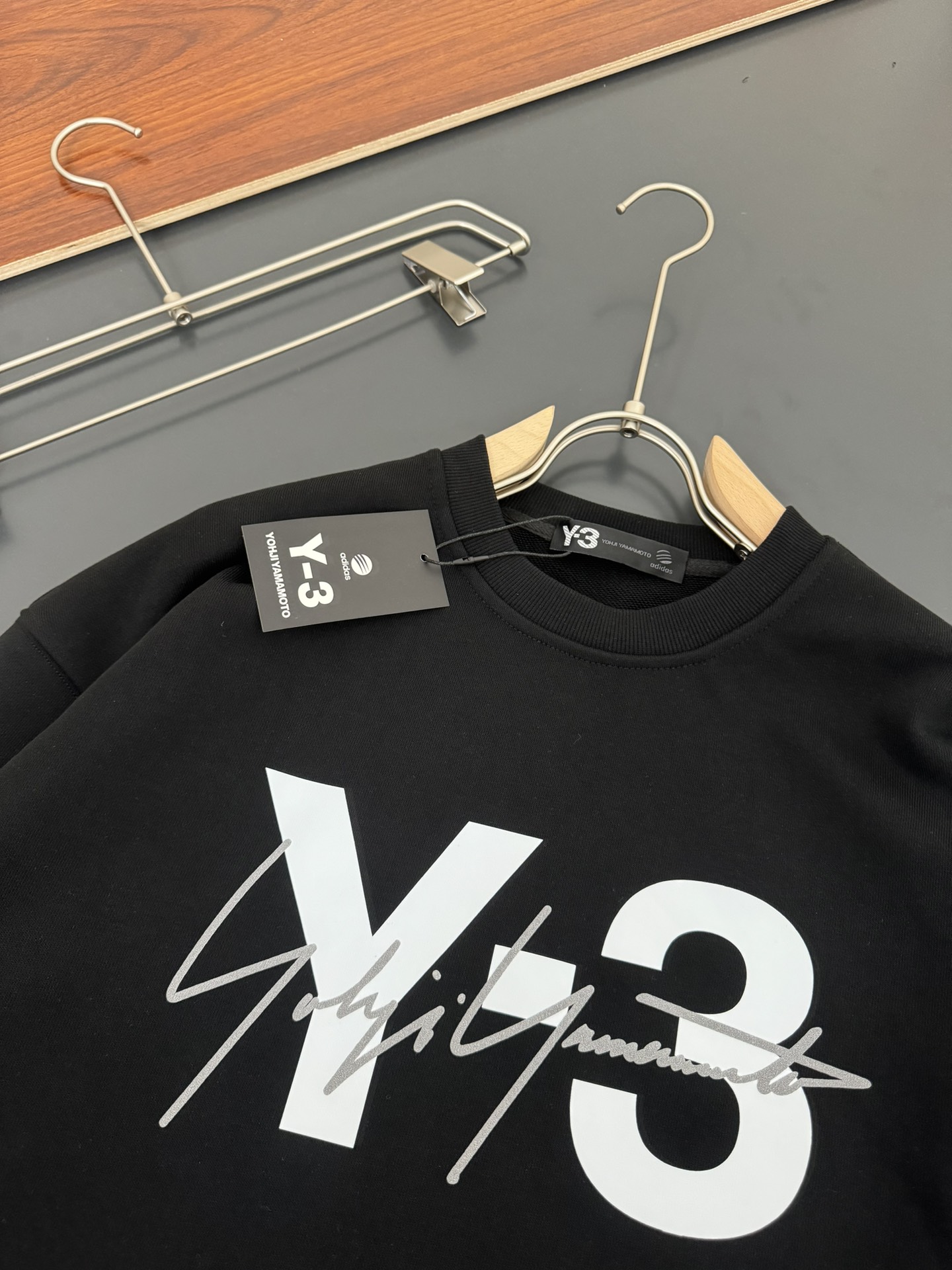 Y-3*山本耀司*秋冬最新款圆领时尚长袖卫衣发泡印花工艺logo设计400克纯棉面料！贴肤舒适耐看又好穿