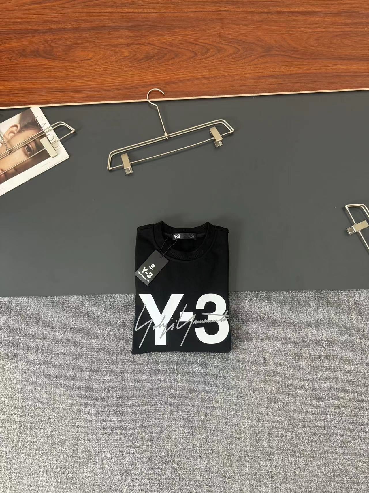 Y-3*山本耀司*秋冬最新款圆领时尚长袖卫衣发泡印花工艺logo设计400克纯棉面料！贴肤舒适耐看又好穿