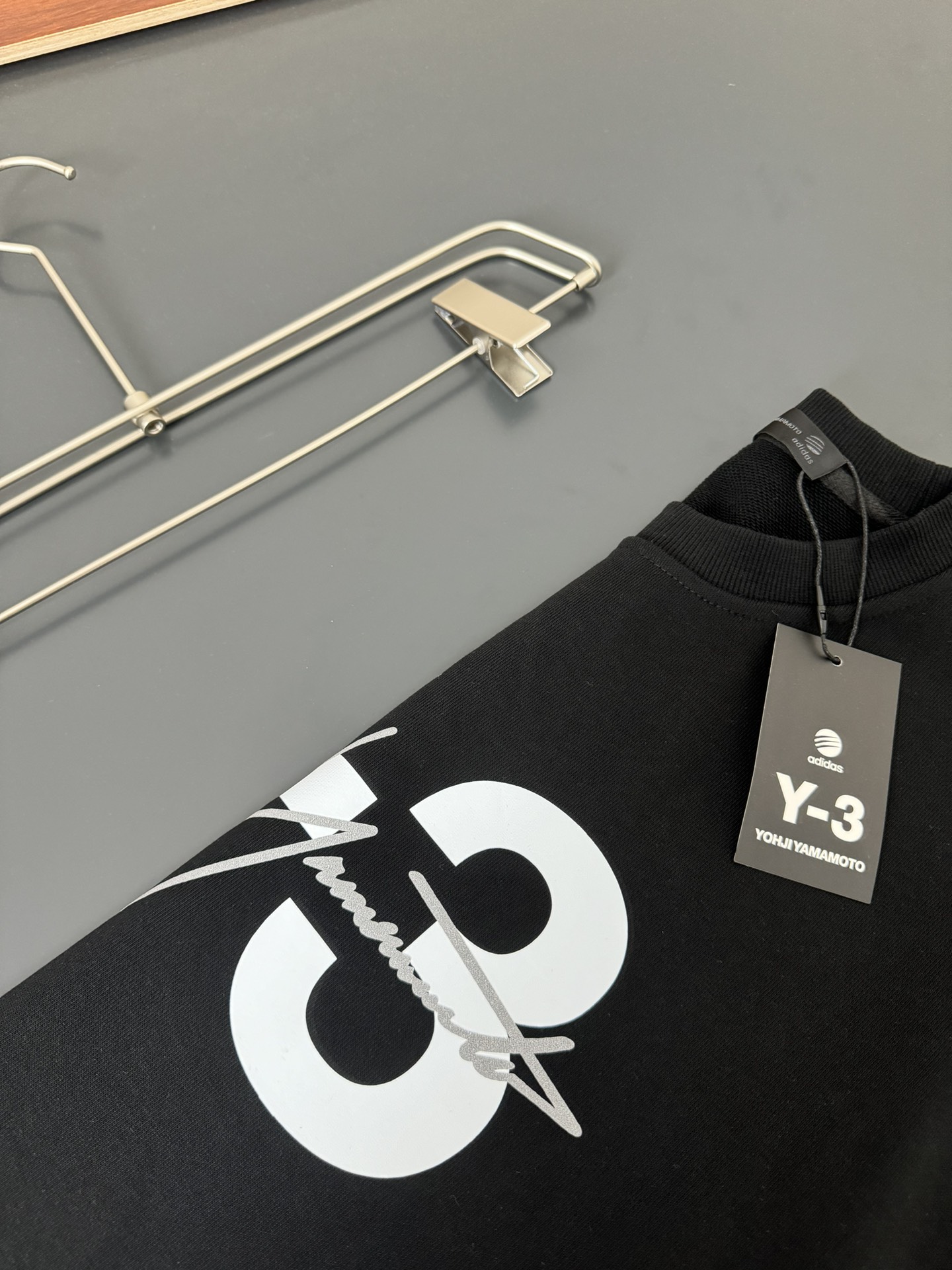 Y-3*山本耀司*秋冬最新款圆领时尚长袖卫衣发泡印花工艺logo设计400克纯棉面料！贴肤舒适耐看又好穿