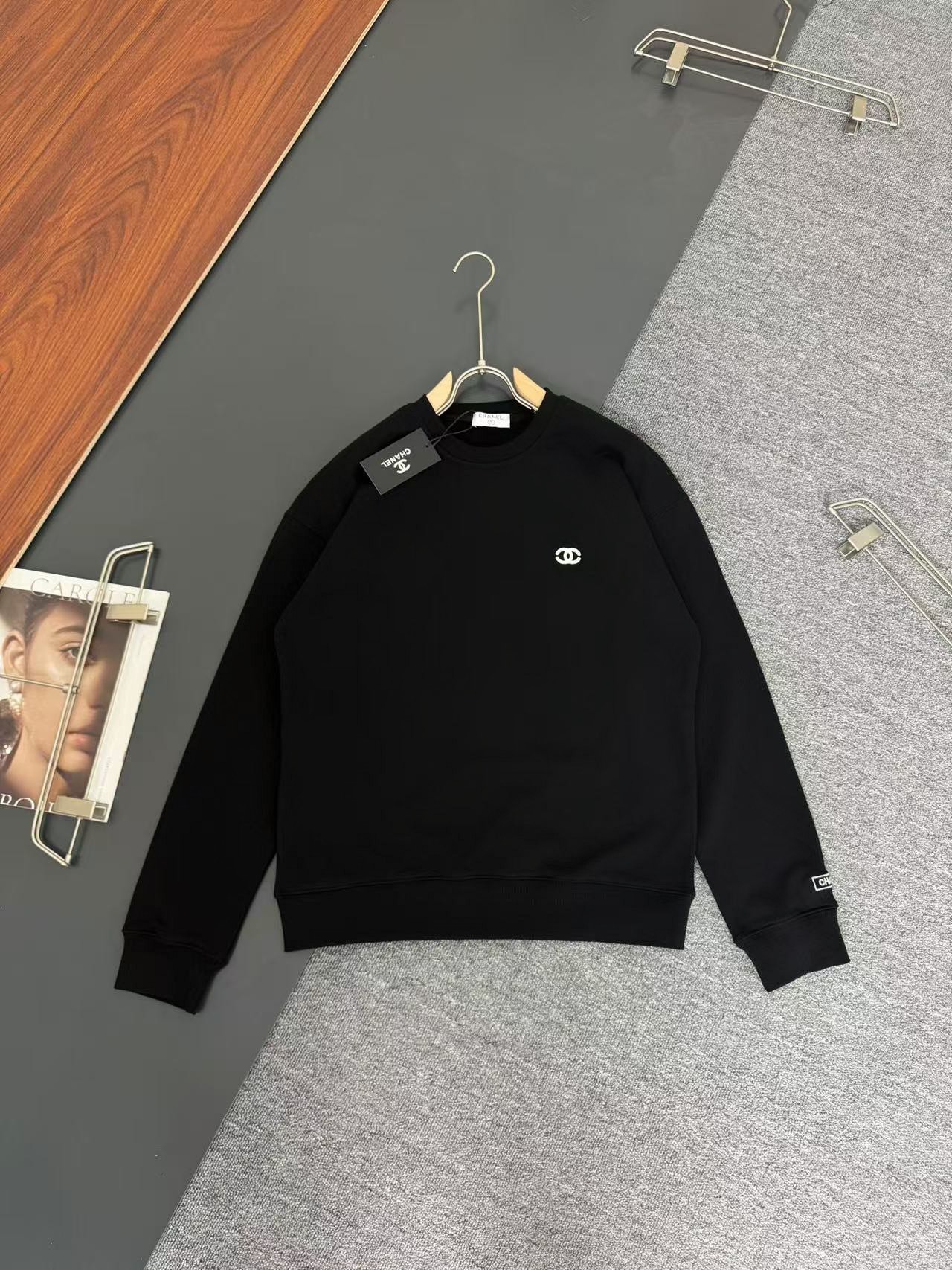 CHANEL*Chanel*Bordado con logo, diseño artesanal, sudadera de cuello redondo de manga larga de moda para otoño e invier…