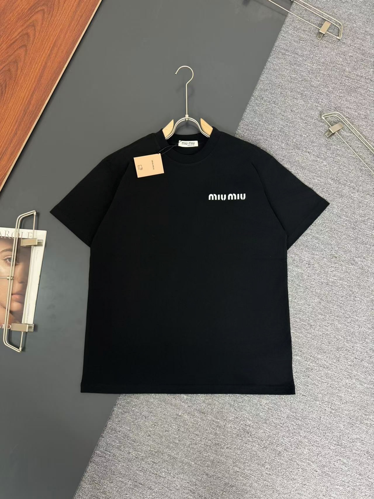 Miu Miu*320g algodón puro pesado camiseta de corte holgado, diseño de logo con tecnología de silicona, nueva …