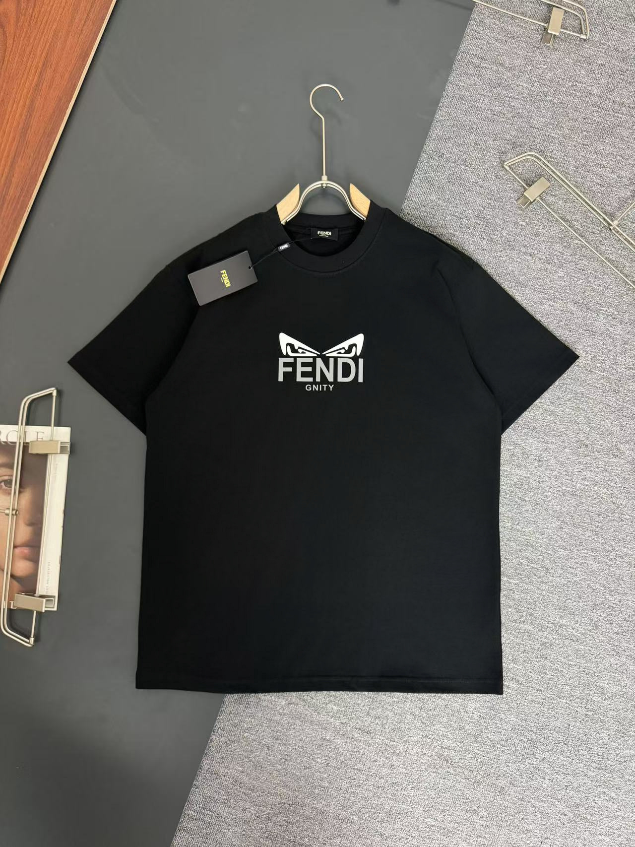 FENDI*Fendi*320g algodón puro grueso y transpirable camiseta de corte holgado, logotipo con proceso de serigrafía de si…