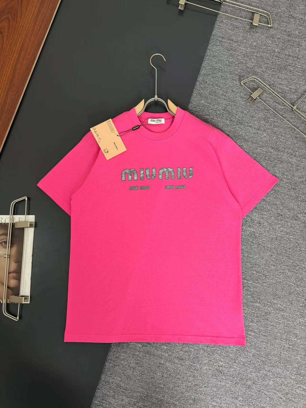 miumiu*Miu Miu*320g Gramos de algodón puro pesado Camiseta gruesa y transpirable Corte holgado Artesanía pesada Diseño …