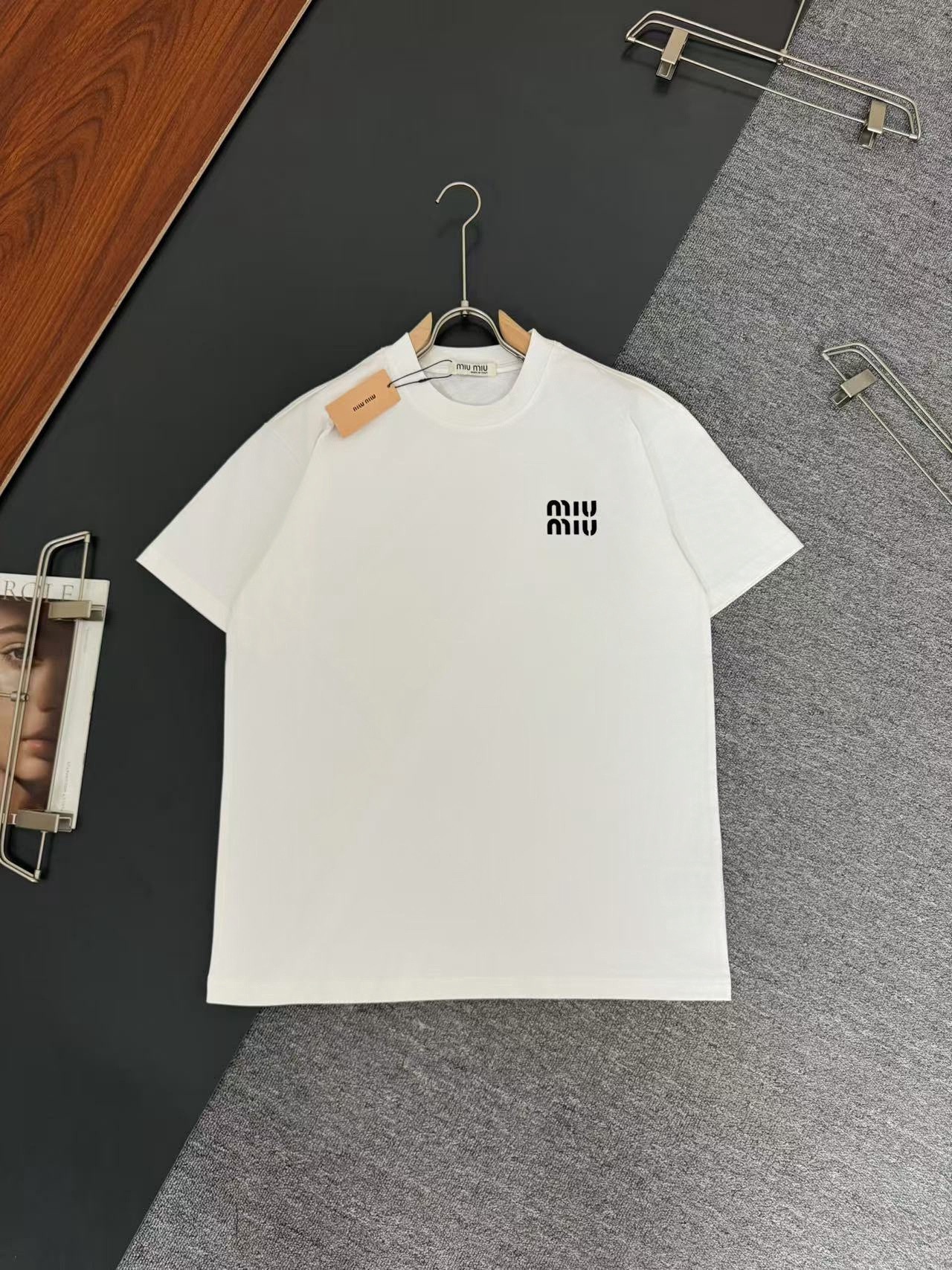 P95✨✨Miu Miu*320g camiseta de algodón pesado de corte holgado, diseño de logo con silicona, nueva primavera/verano, cue…