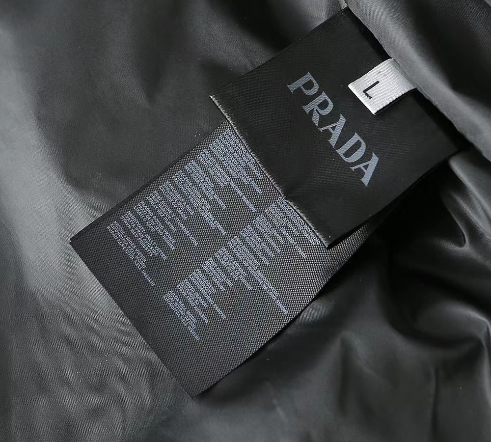 Prada 2024 New Men's Down Jacket, Stylish and Warm Winter Coat 8 i1728197352 7953 8