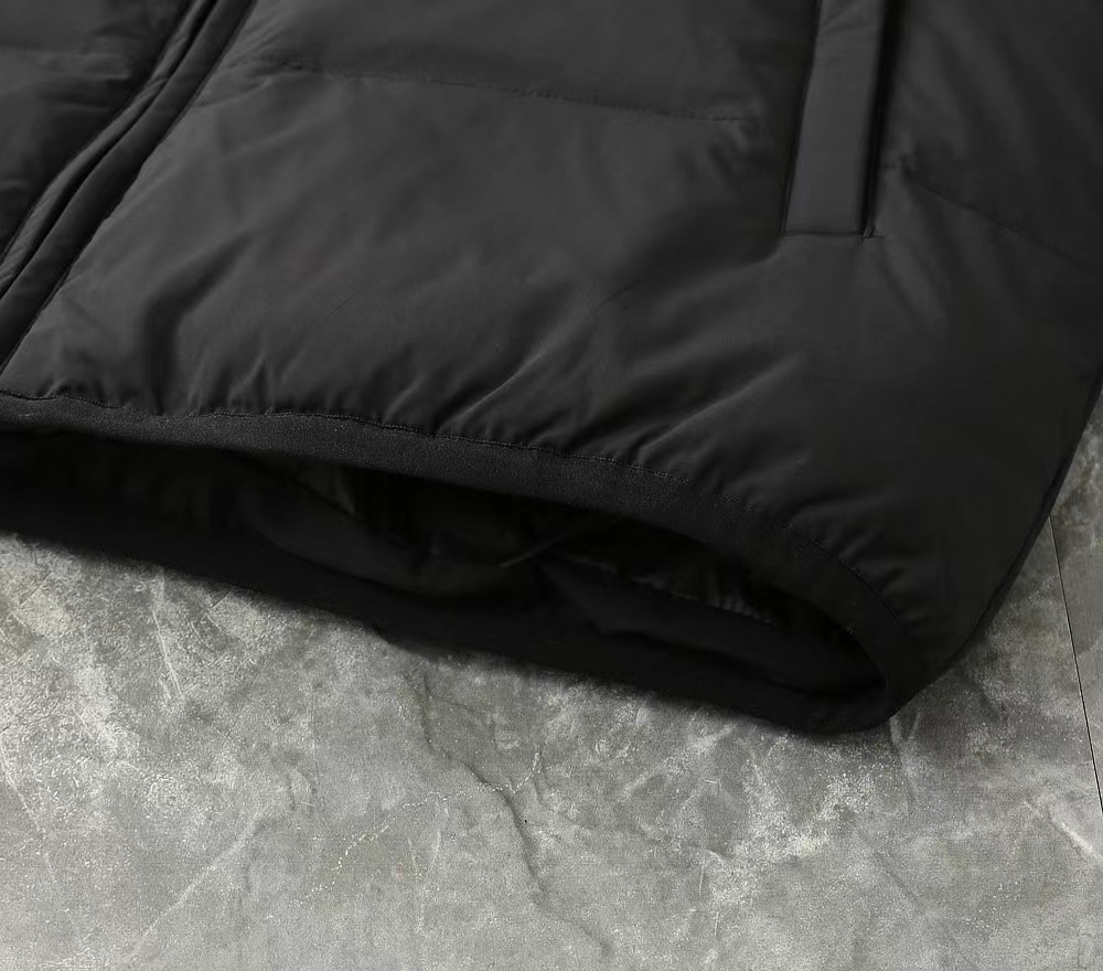 Prada 2024 Men's Down Jacket | Stylish, Warm, and Comfortable Winter Coat 8 i1728618736 2251 4