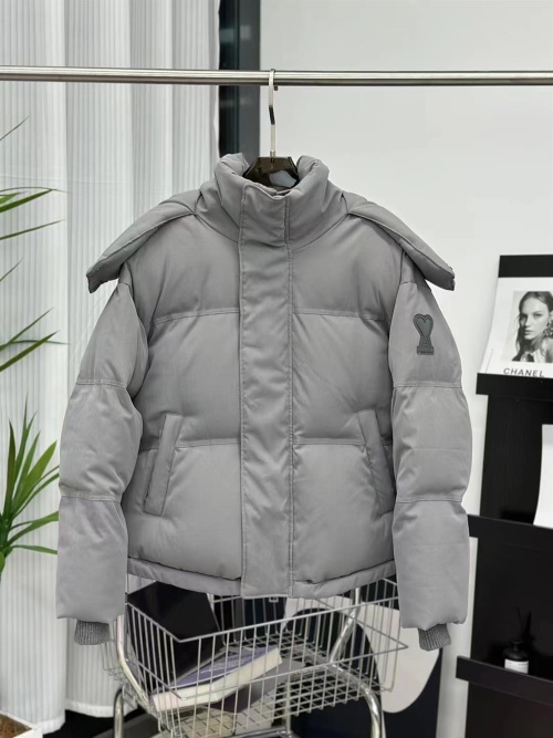 Ami Paris Doudoune Unisexe Gris Clair à Logo Brodé - Collection Automne/Hiver 1 Ami Paris Doudoune Unisexe Gris Clair à Logo Brodé - Collection Automne/Hiver