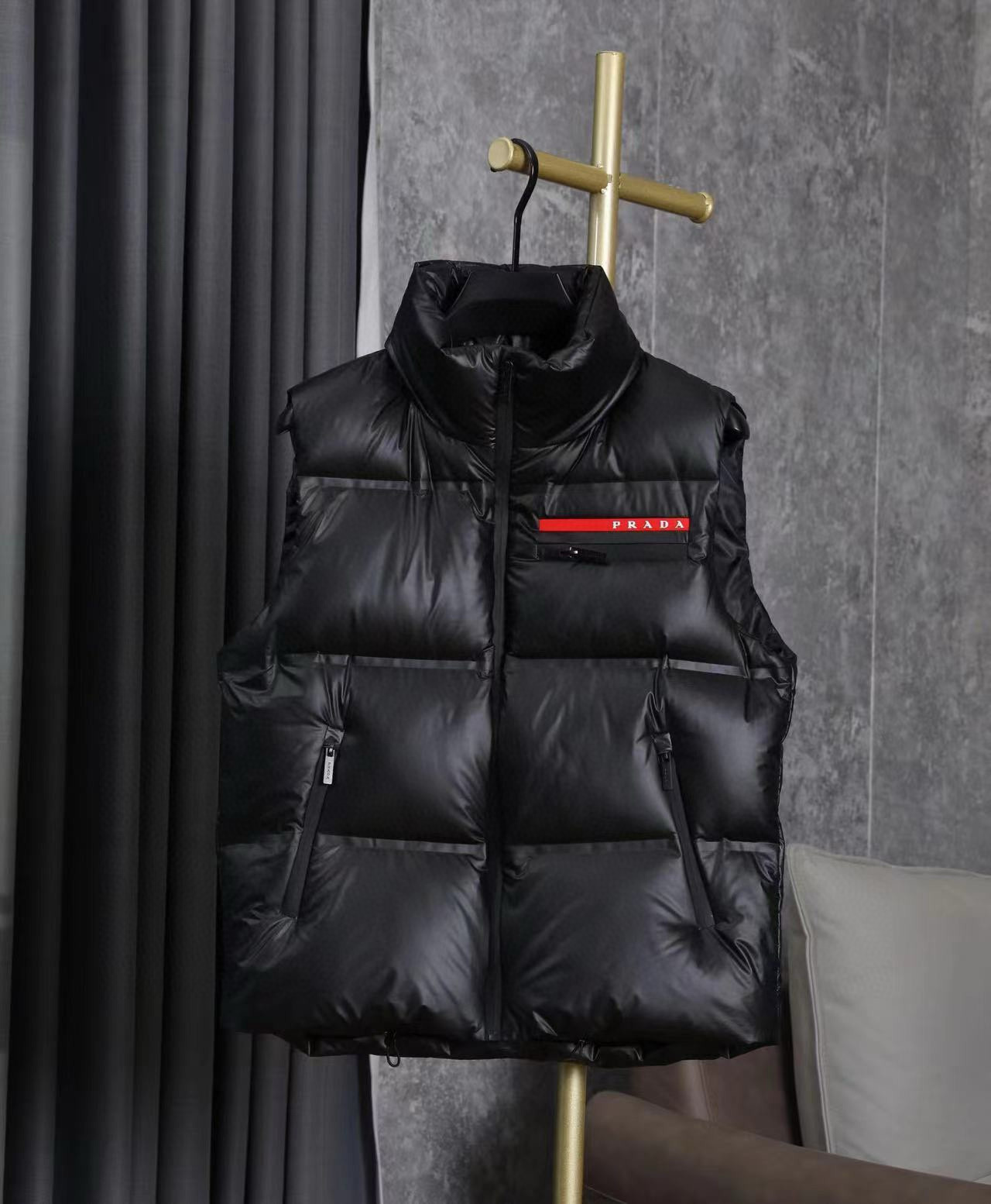 プラダ P720 羽绒服 - 高品質90%ダウンの軽量モデル