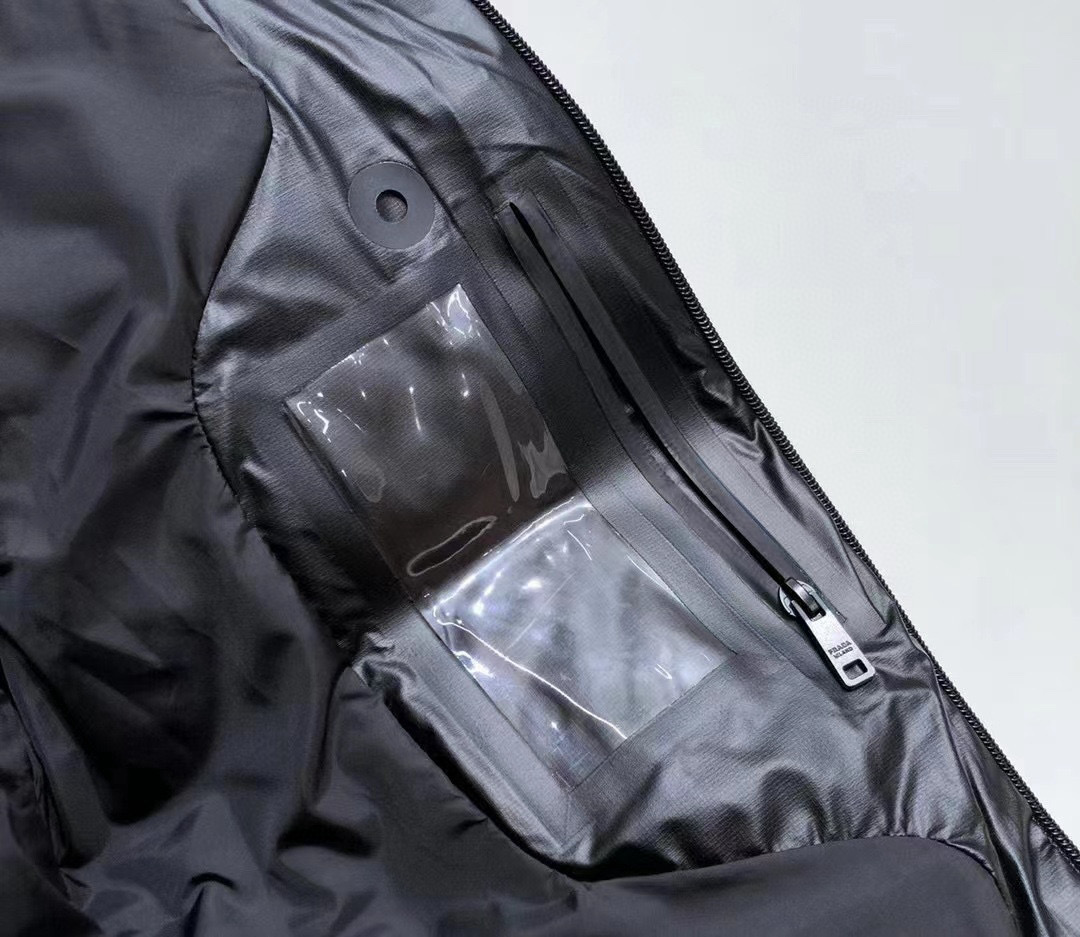 プラダ P720 羽绒服 - 高品質90%ダウンの軽量モデル