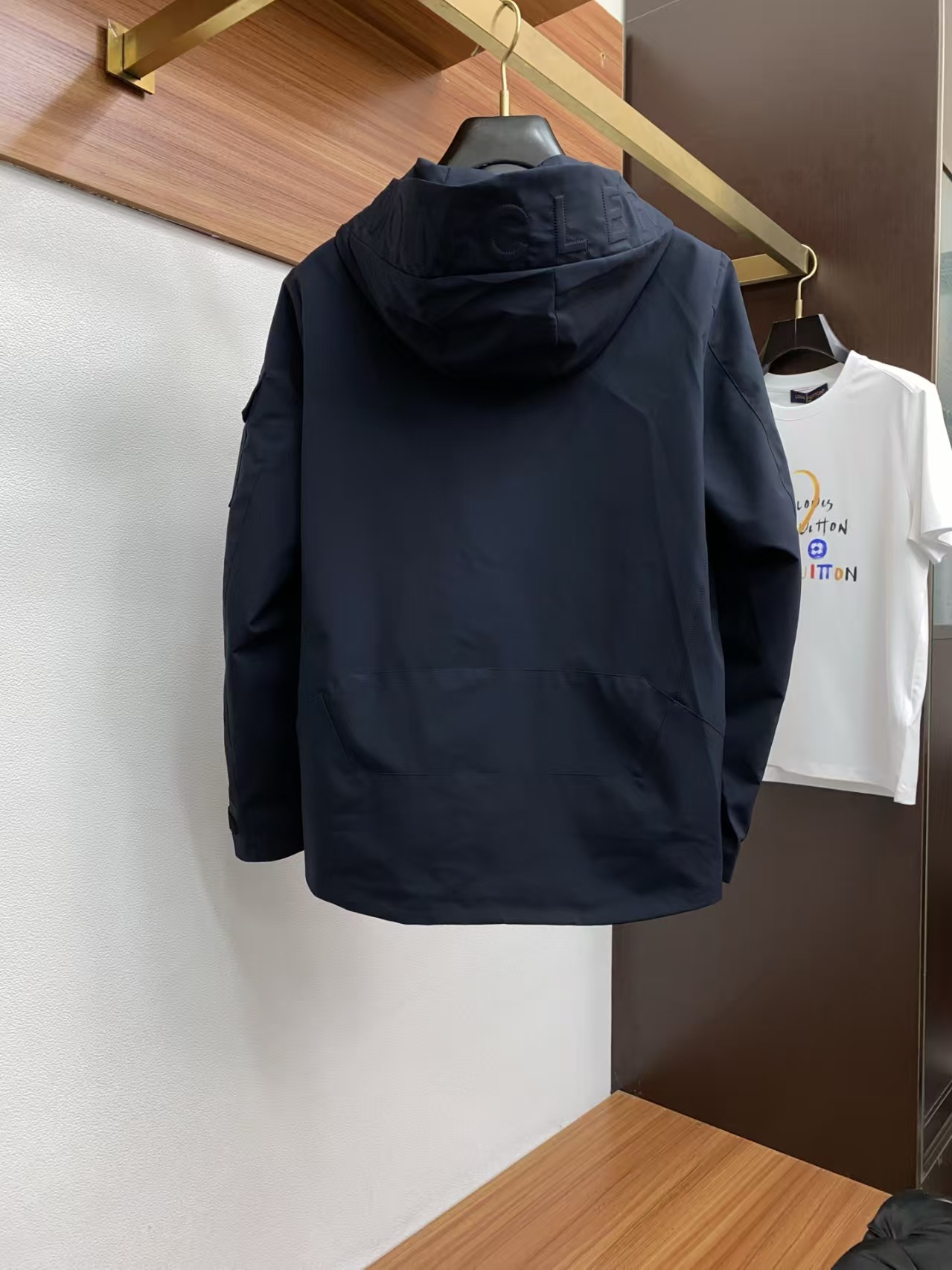 P600 蒙口風衣外套 - 防風防水の快適さと洗練されたデザイン