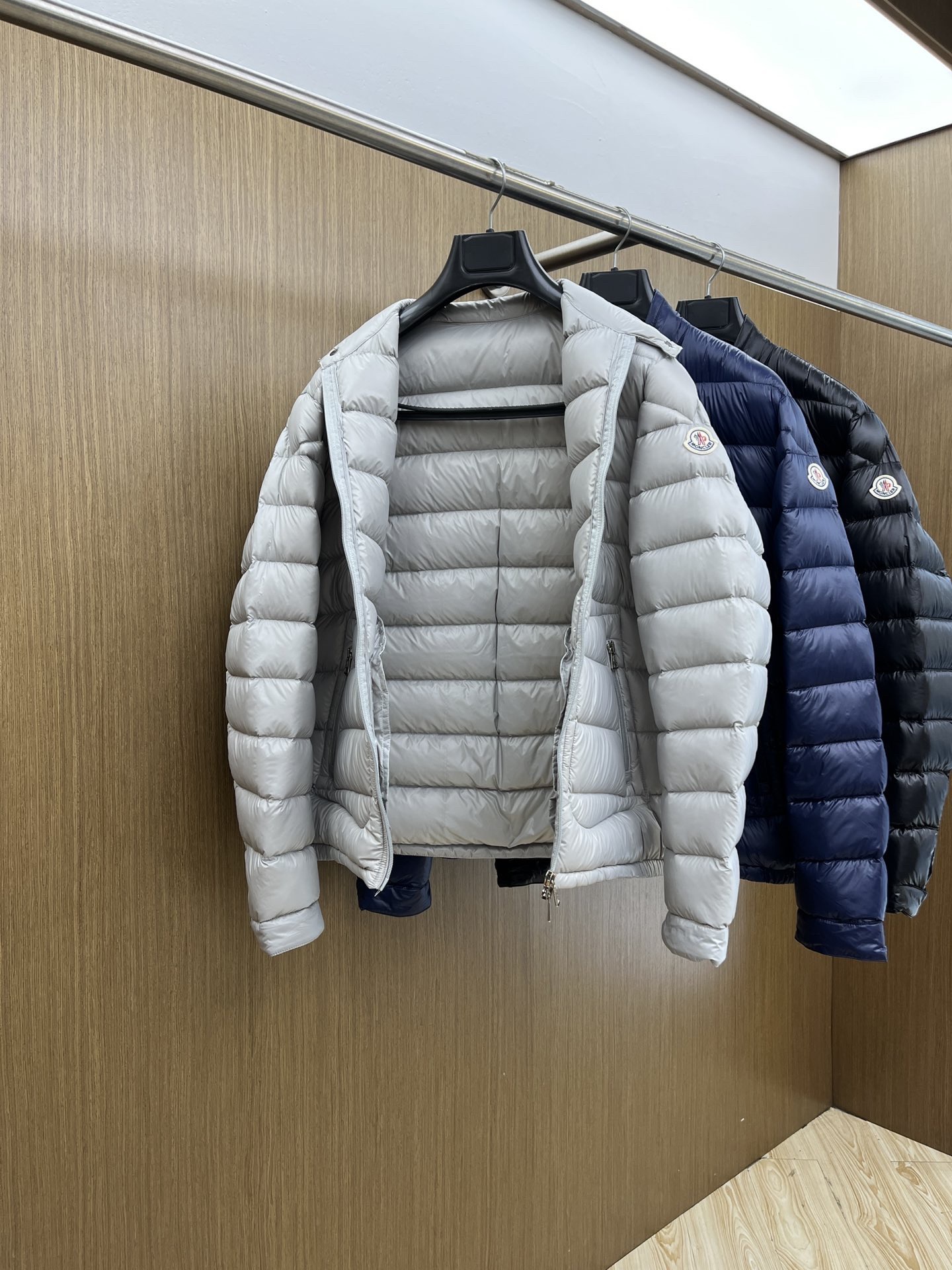P1200 秋冬羽绒Mon クラシックダウンジャケット - 高保温性の必須アイテム