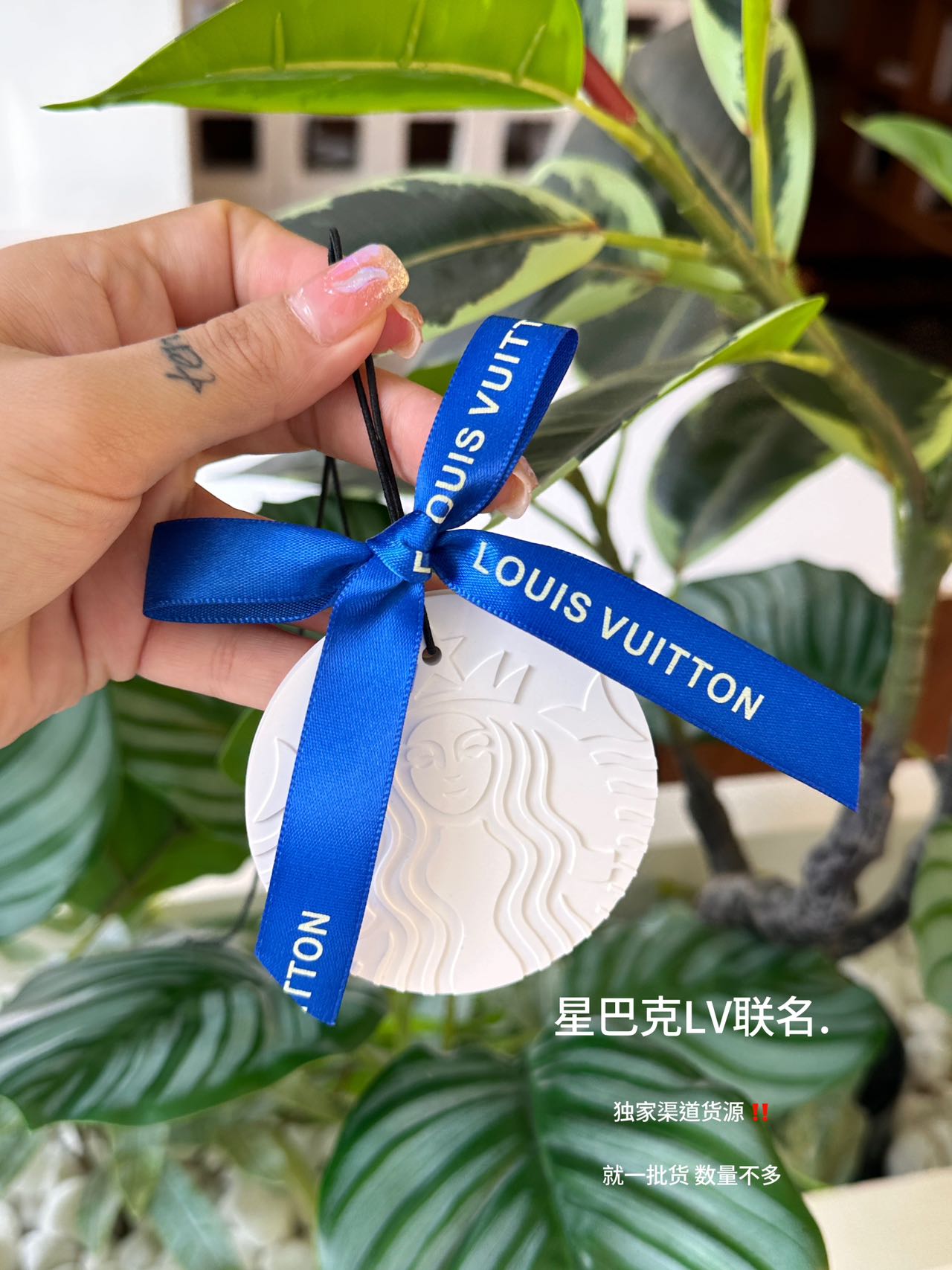 Louis Vuitton Maison Lifestyle Luxury Home Decor Blanket Tableware 4