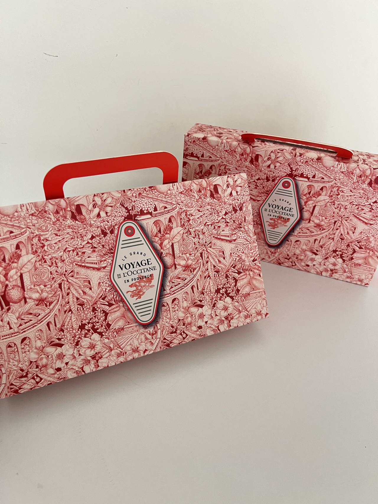 Available in a complete set of six distinct fragrances, its rich - Comprehensive 5