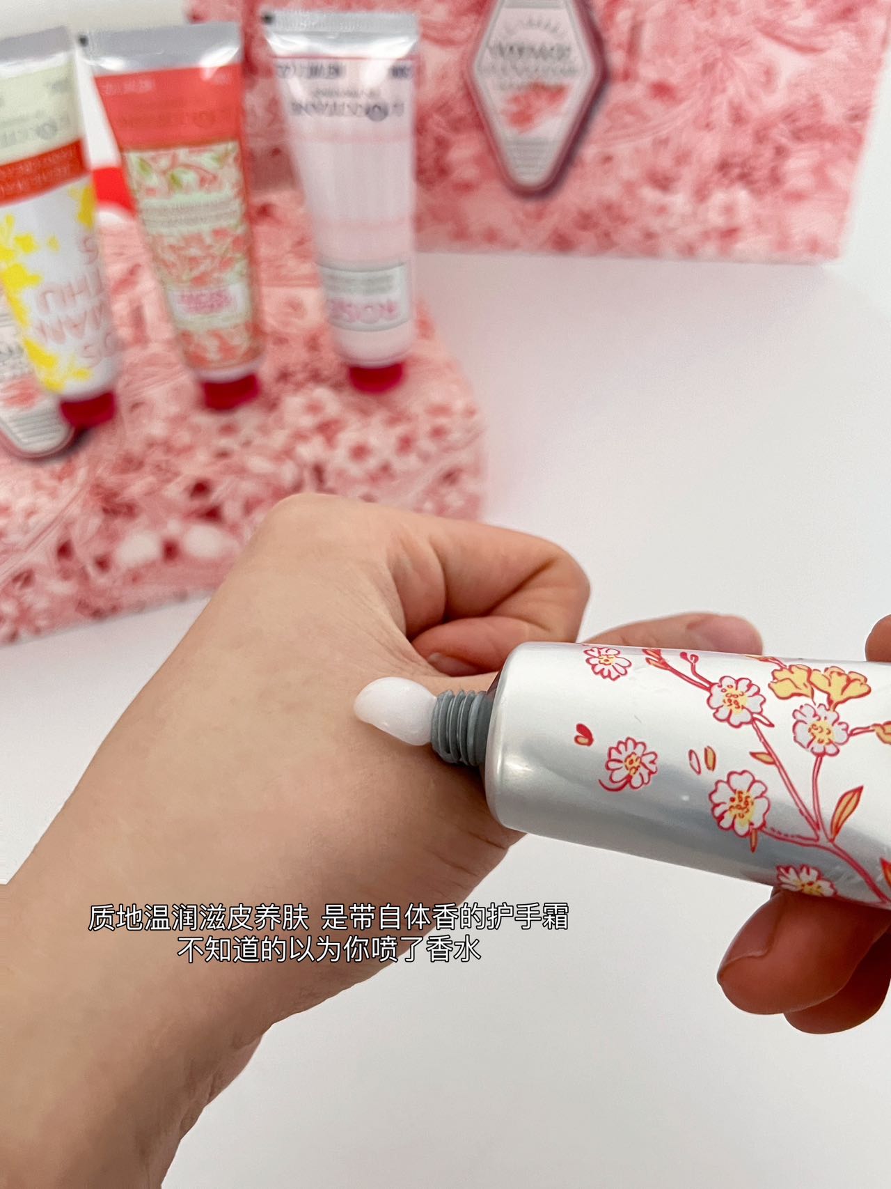 Designed to protect hands against seasonal transitions and daily environ - Comprehensive 4