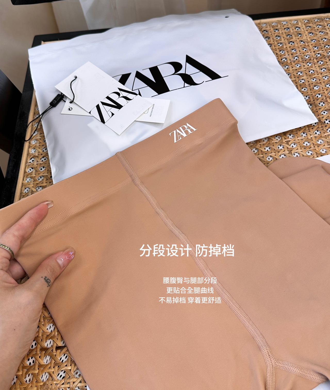 盟可睐 Moncler 高定典藏名品高定成衣时装外套连衣裙衬衫T恤 #EF2F189A 3