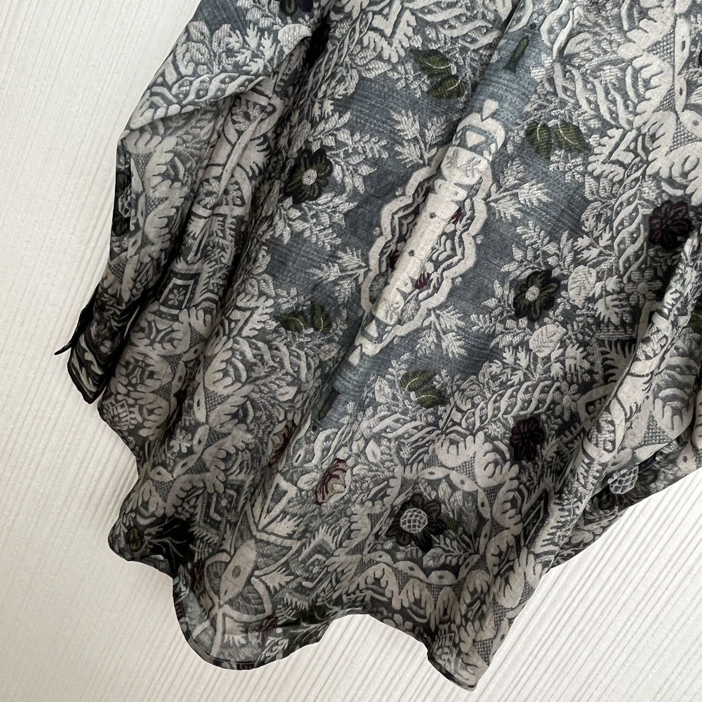 INTO THE EAST Women's Floral Print Linen Shirt - Elegant & Comfortable 7 i1744260397324 5793 0 5
