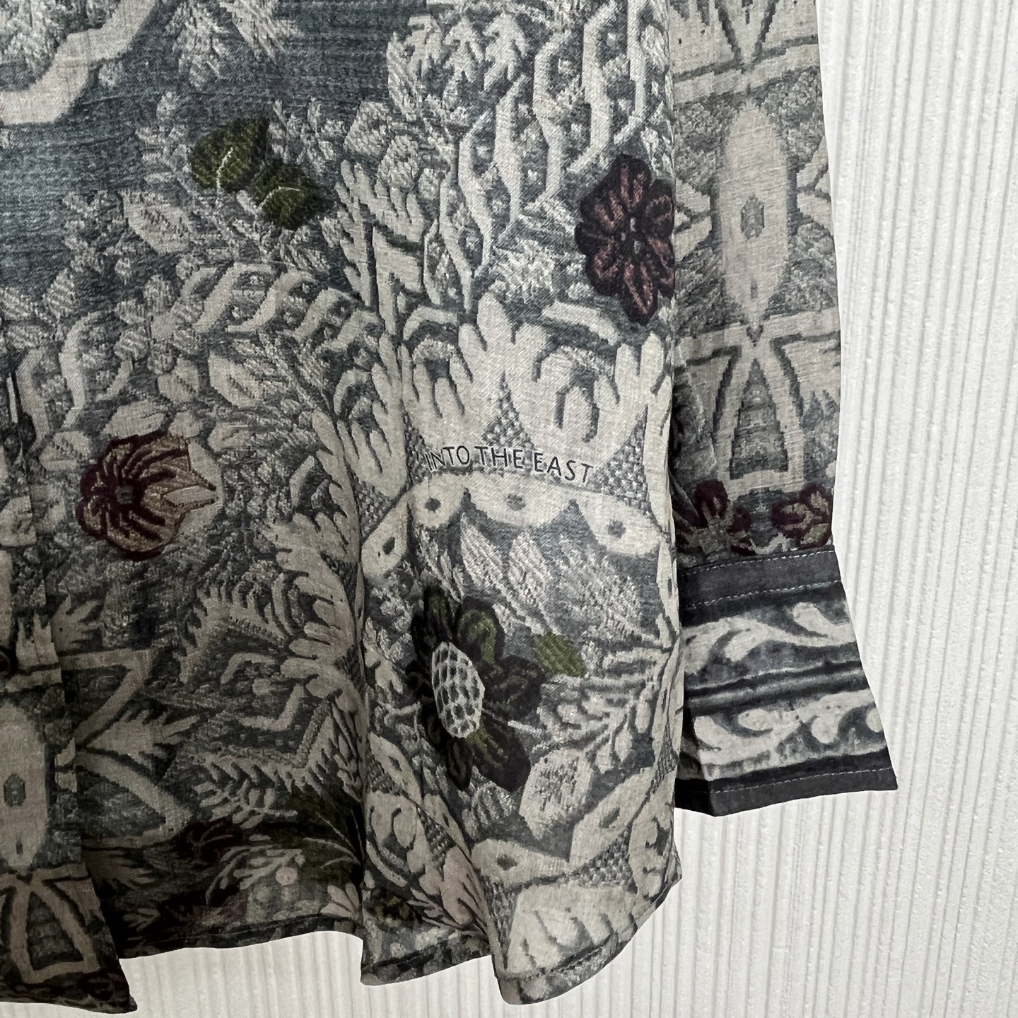 INTO THE EAST Women's Floral Print Linen Shirt - Elegant & Comfortable 8 i1744260397420 9159 0 6