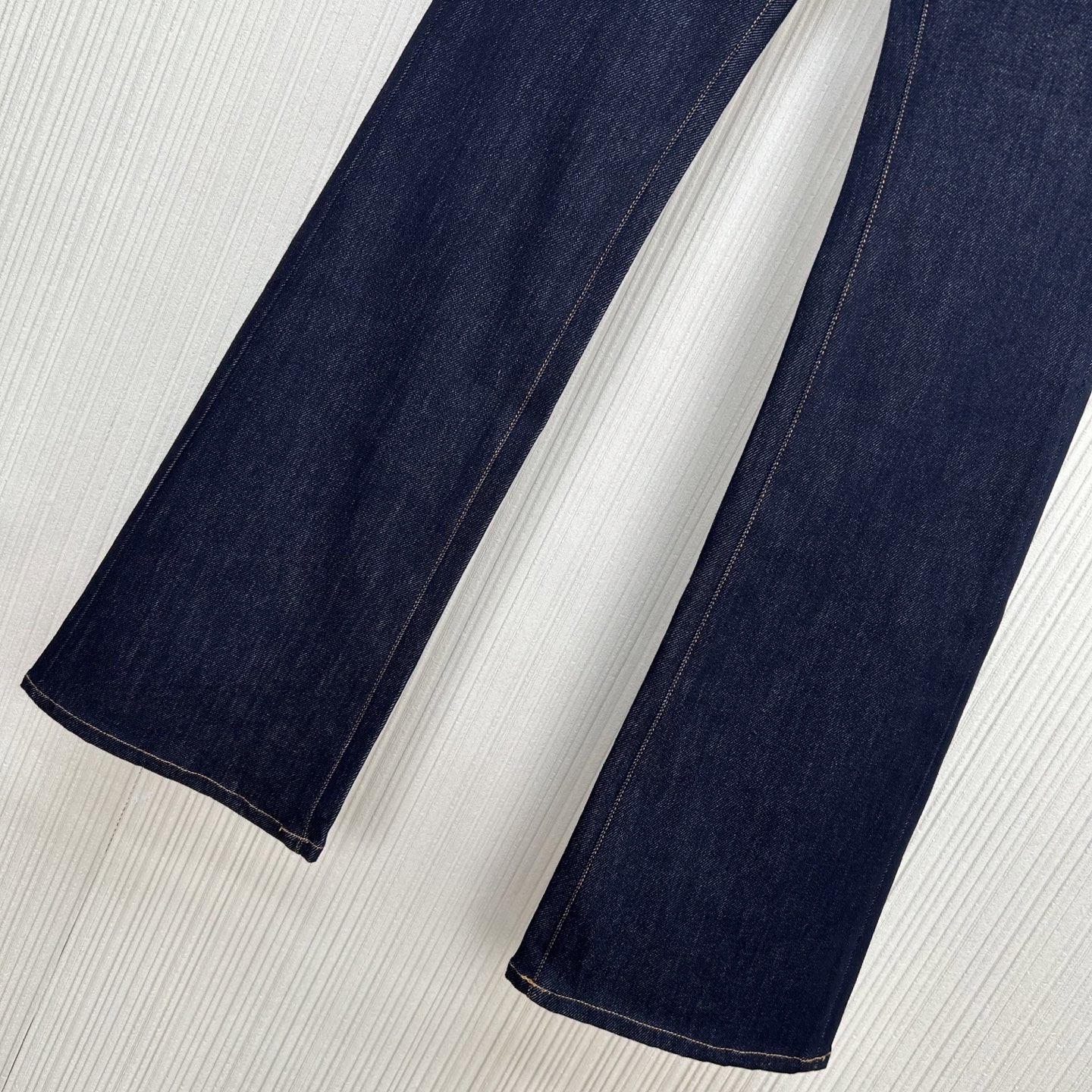 VT Women's Flared Jeans with V-Hardware - Stylish & Slimming Denim Pants 5 i1756538506765 5653 0 3