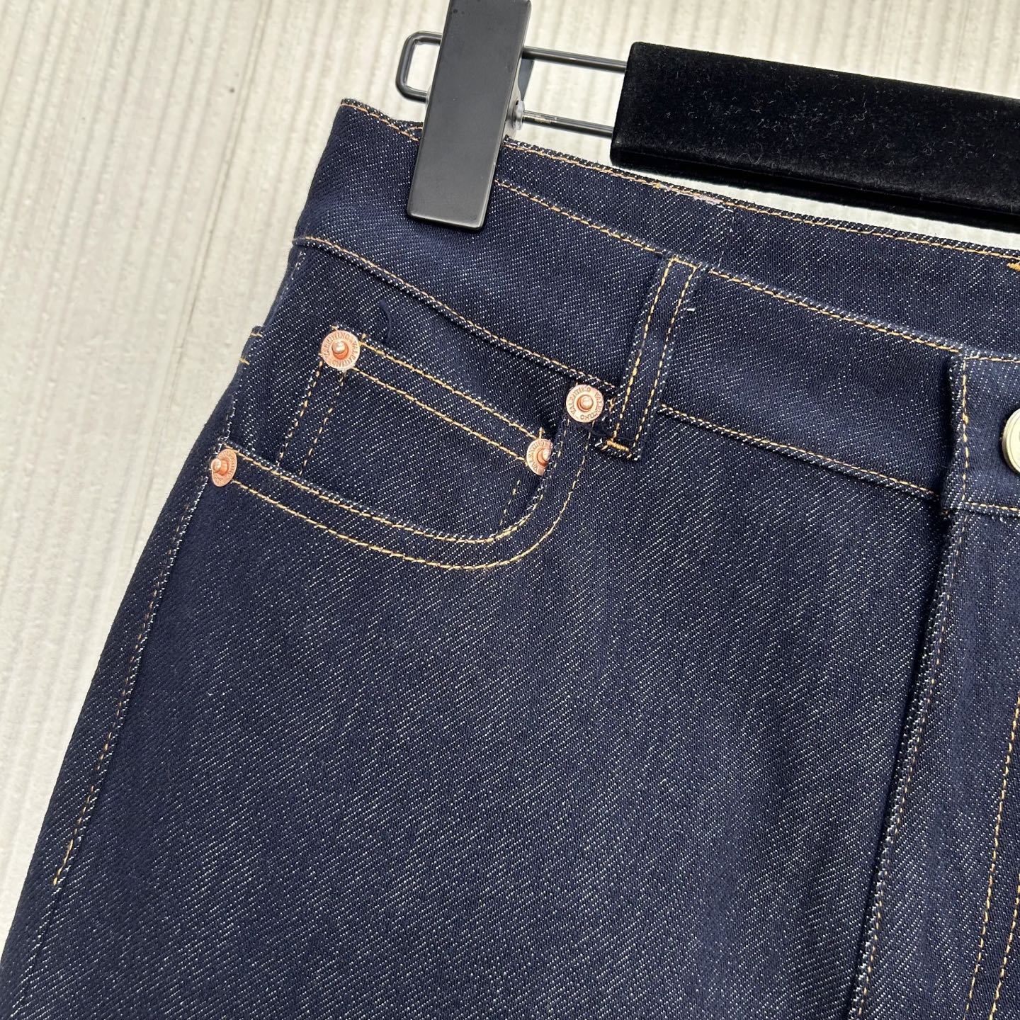 VT Women's Flared Jeans with V-Hardware - Stylish & Slimming Denim Pants 6 i1756538509308 9861 0 4