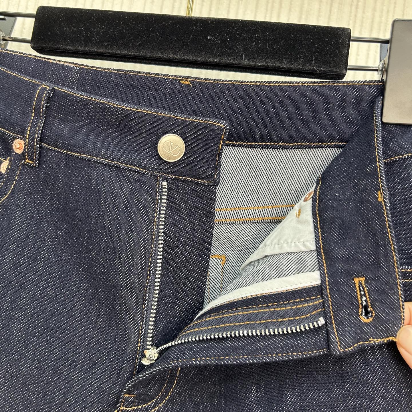 VT Women's Flared Jeans with V-Hardware - Stylish & Slimming Denim Pants 7 i1756538509392 927 0 5