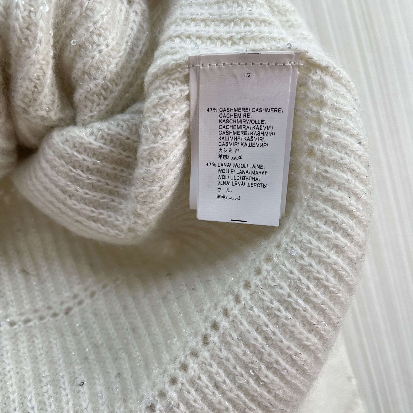 BC Knitted Sweater: Luxurious Wool Blend, Elegant Cutout Design, and Relaxed Fit 7 i1759205584857 496 0 5