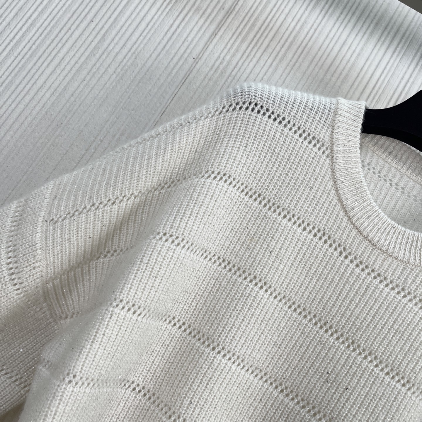 BC Knitted Sweater: Luxurious Wool Blend, Elegant Cutout Design, and Relaxed Fit 5 i1759205584904 4645 0 3
