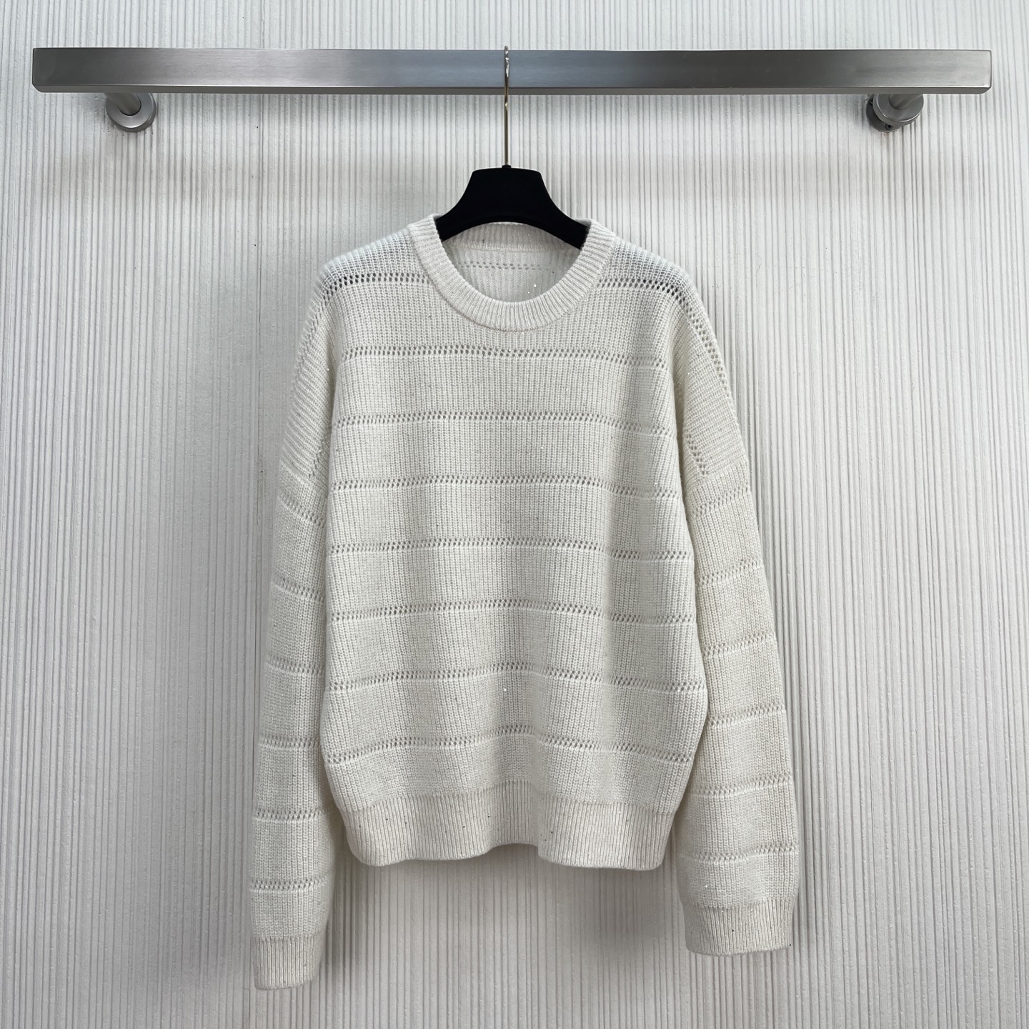 BC Knitted Sweater: Luxurious Wool Blend, Elegant Cutout Design, and Relaxed Fit 2 i1759205586606 3150 0 0