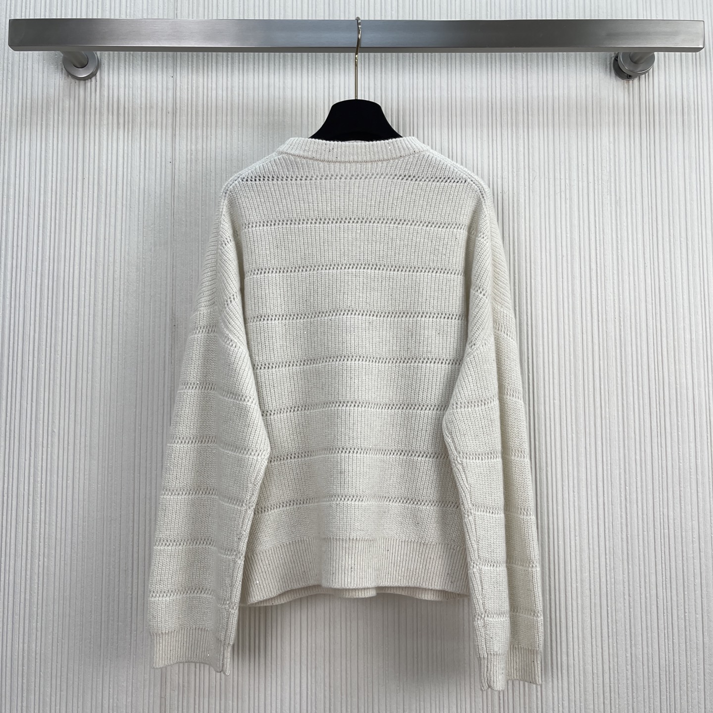 BC Knitted Sweater: Luxurious Wool Blend, Elegant Cutout Design, and Relaxed Fit 8 i1759205586654 6111 0 6