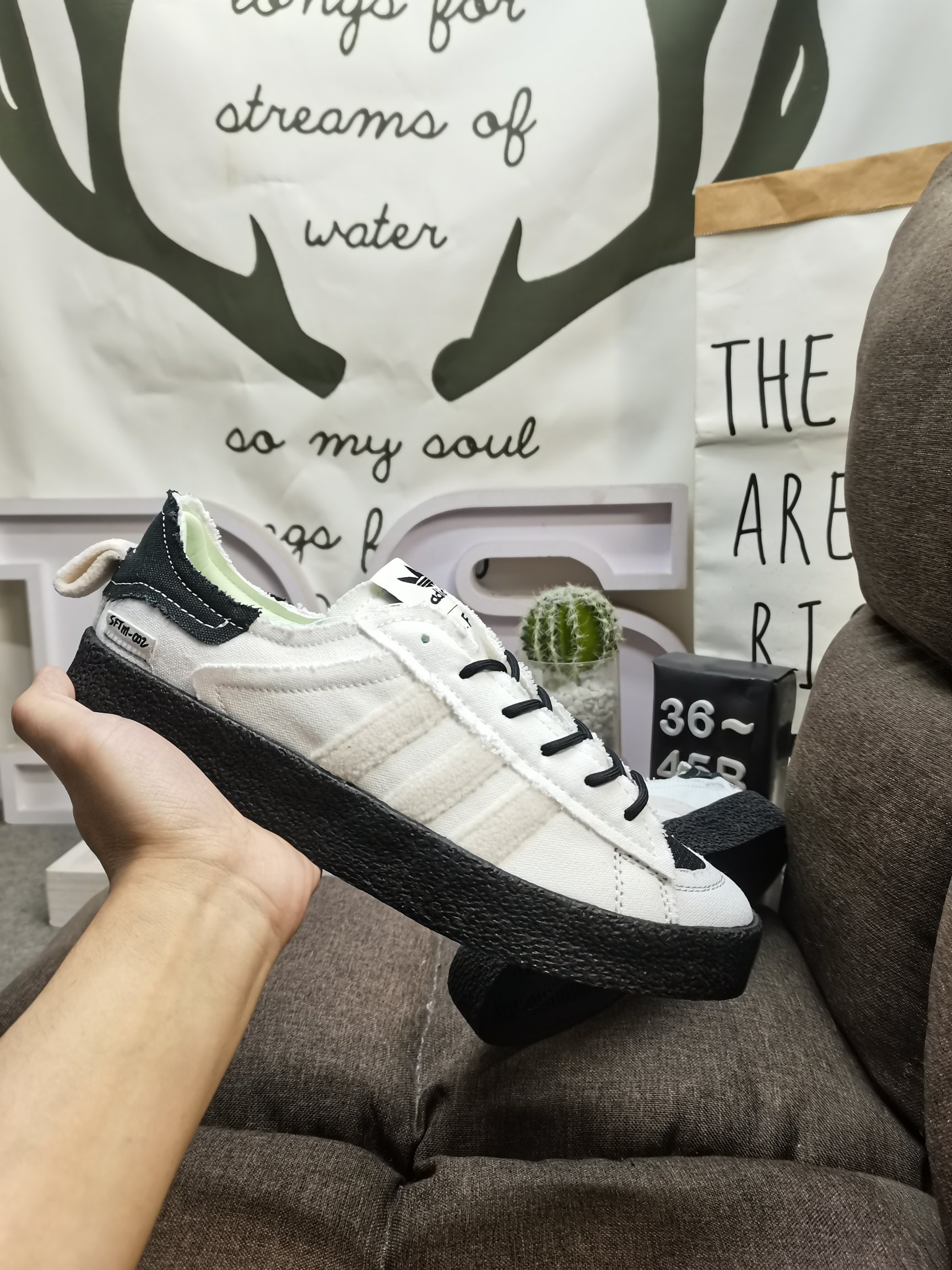 男女鞋36-45码带半码ID4794AdidasOriginals和时尚品牌SongfortheMute