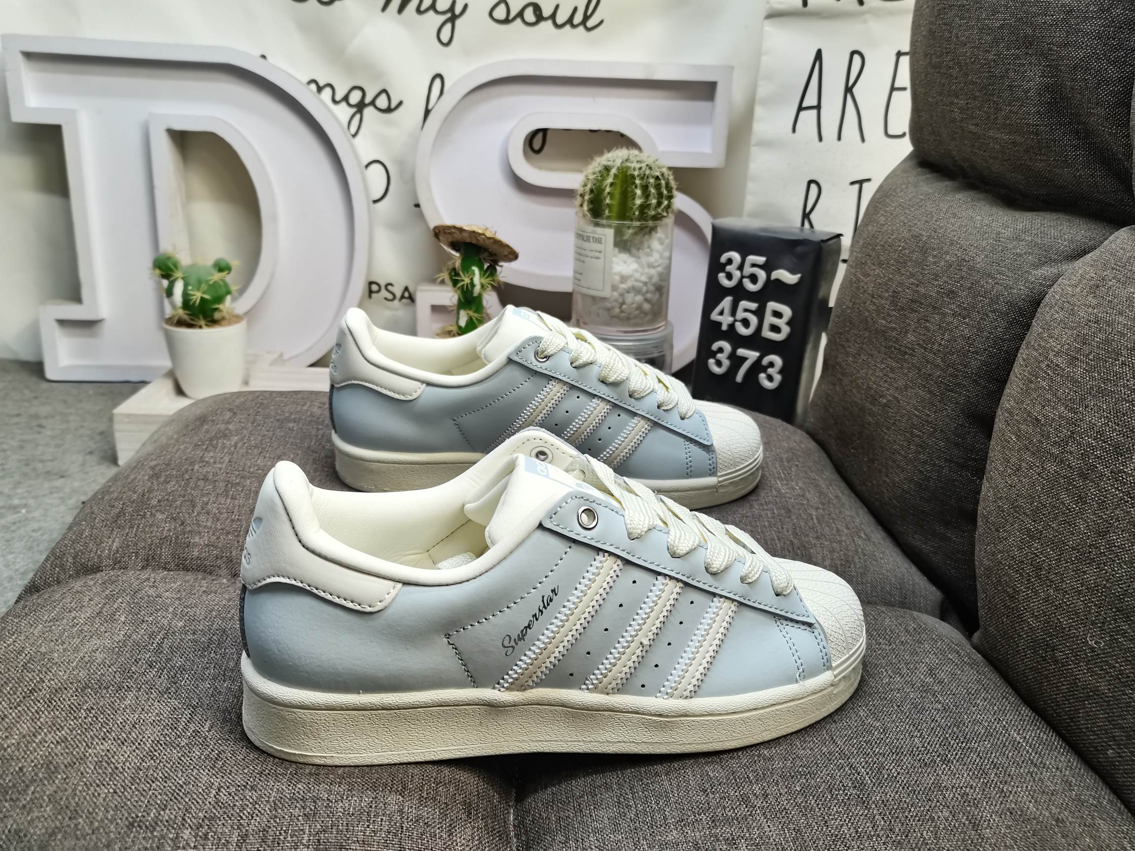 男女鞋35-40码(带半码) Adidas三叶草 Originals Superstar 贝壳头 白蓝 经典百搭休闲运动板鞋 高密度EVA发泡软缓震中底拉帮工艺❗ 货号 IE 3037