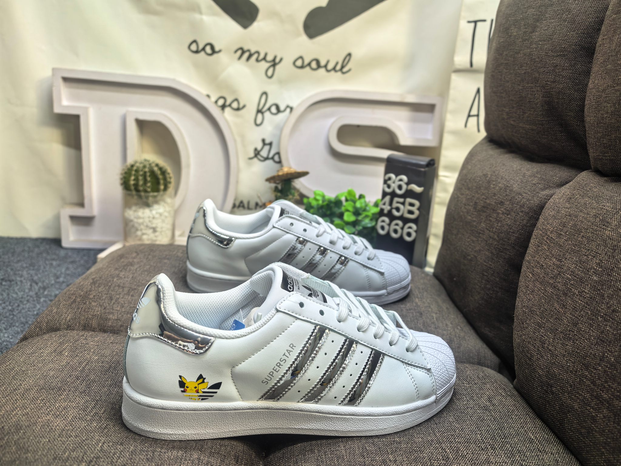 💰120
男女鞋36-45码(带半码)
阿迪达斯Adidas三叶草 Originals Superstar C77124 贝壳头经典百搭休闲运动板鞋 高密度EVA发泡软缓震中底拉帮工艺❗
DS-666D