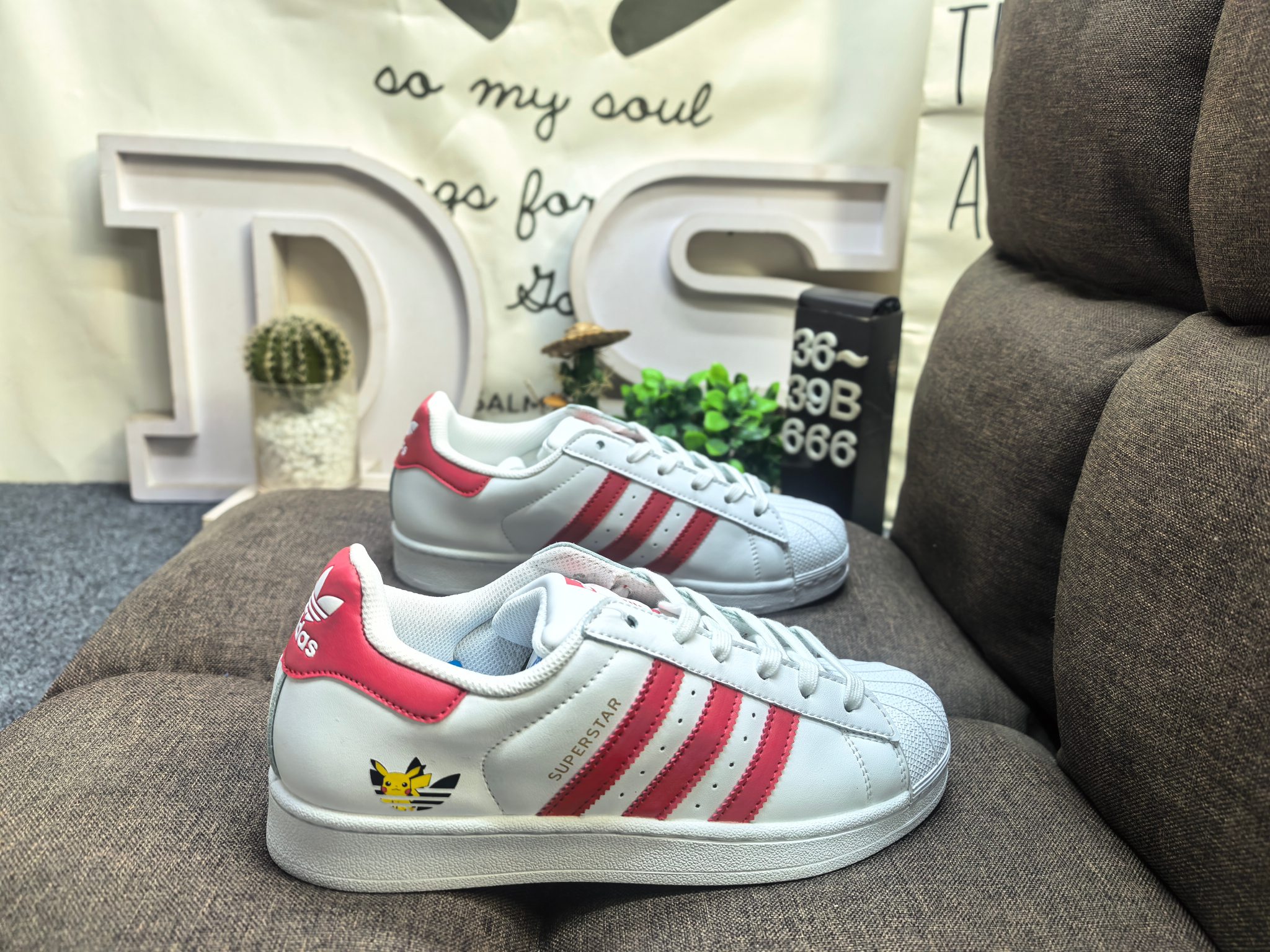 💰120
女鞋36-39码(带半码)
阿迪达斯Adidas三叶草 Originals Superstar C77124 贝壳头经典百搭休闲运动板鞋 高密度EVA发泡软缓震中底拉帮工艺❗
DS-666D