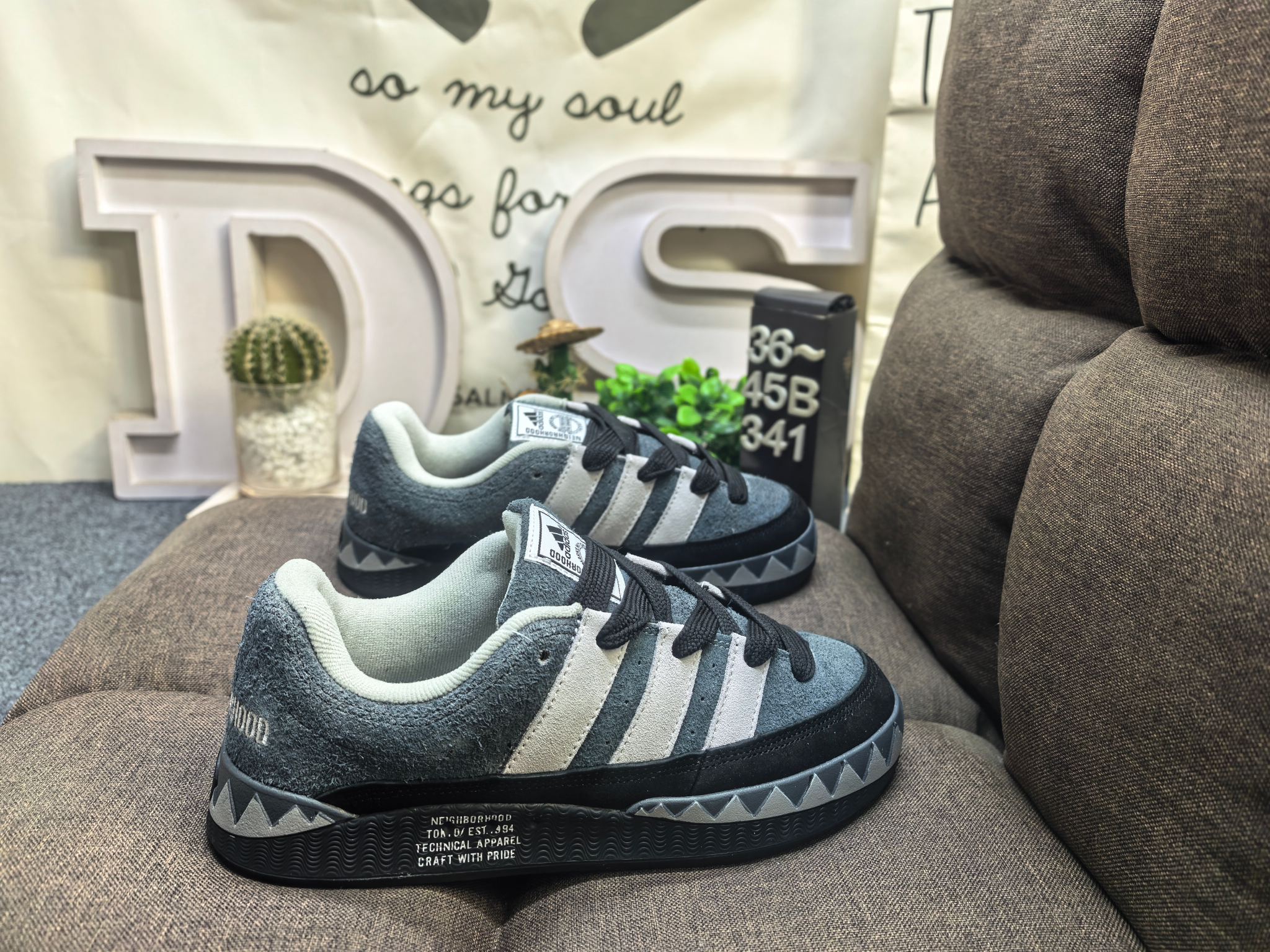 💰120
男女鞋36-45码（带半码）
   阿迪达斯/adidas adimatic面包鞋 阿迪达斯「鲨鱼面包鞋」新联名开启,携手费城传奇滑手贾马尔·史密斯JamalSmith x Adidas Adimatic Low"Black/Orange"马蒂奇系列低帮复古鲨鱼面包休闲运动休闲滑板板鞋 90年代复古老鞋 面包鞋 浮夸的日韩版面与鞋底 颜值爆棚 不撞鞋 高档麂皮+牛筋底 经典复古休闲板鞋  鞋浮夸的日韩版面与鞋底 颜值爆棚 开学季不撞鞋
DS-341D