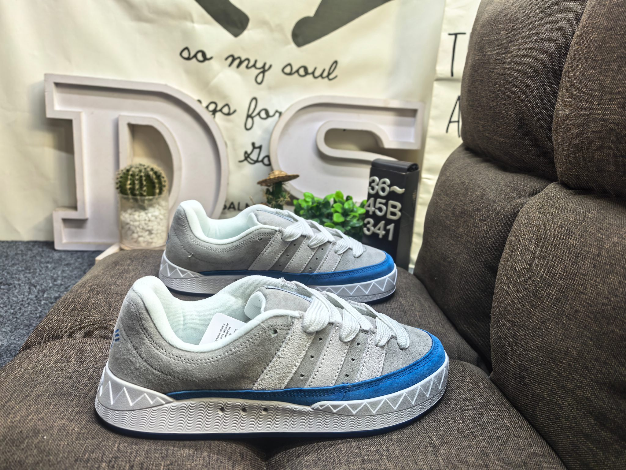 💰120
男女鞋36-45码（带半码）
   阿迪达斯/adidas adimatic面包鞋 阿迪达斯「鲨鱼面包鞋」新联名开启,携手费城传奇滑手贾马尔·史密斯JamalSmith x Adidas Adimatic Low"Black/Orange"马蒂奇系列低帮复古鲨鱼面包休闲运动休闲滑板板鞋 90年代复古老鞋 面包鞋 浮夸的日韩版面与鞋底 颜值爆棚 不撞鞋 高档麂皮+牛筋底 经典复古休闲板鞋  鞋浮夸的日韩版面与鞋底 颜值爆棚 开学季不撞鞋
DS-341D