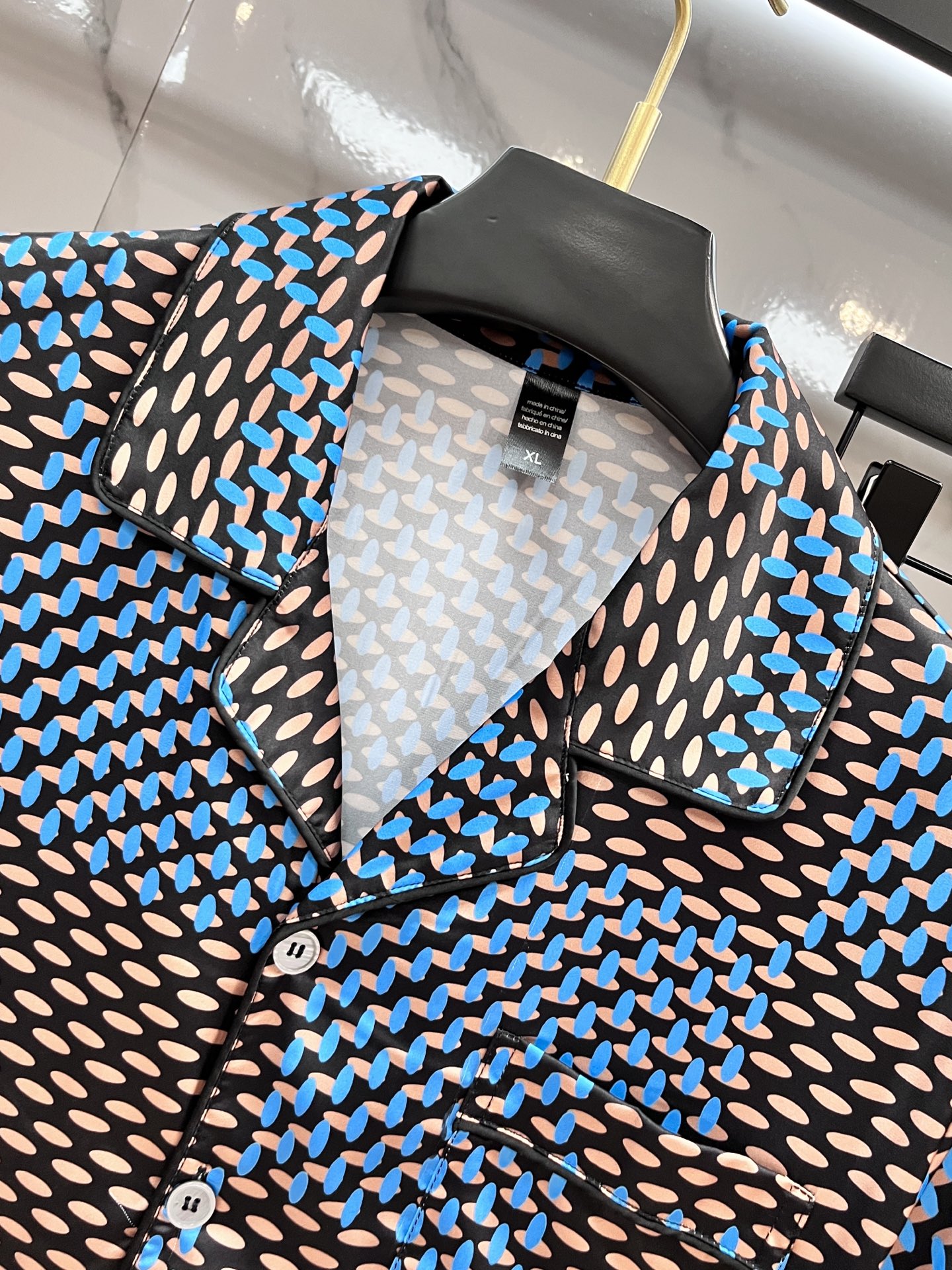  Lv 高端新品情侣款家居服，🔥睡衣休闲套装 进口丝缎面料 内里包边 手感柔软超爽超靓❤️超舒服 高雅华