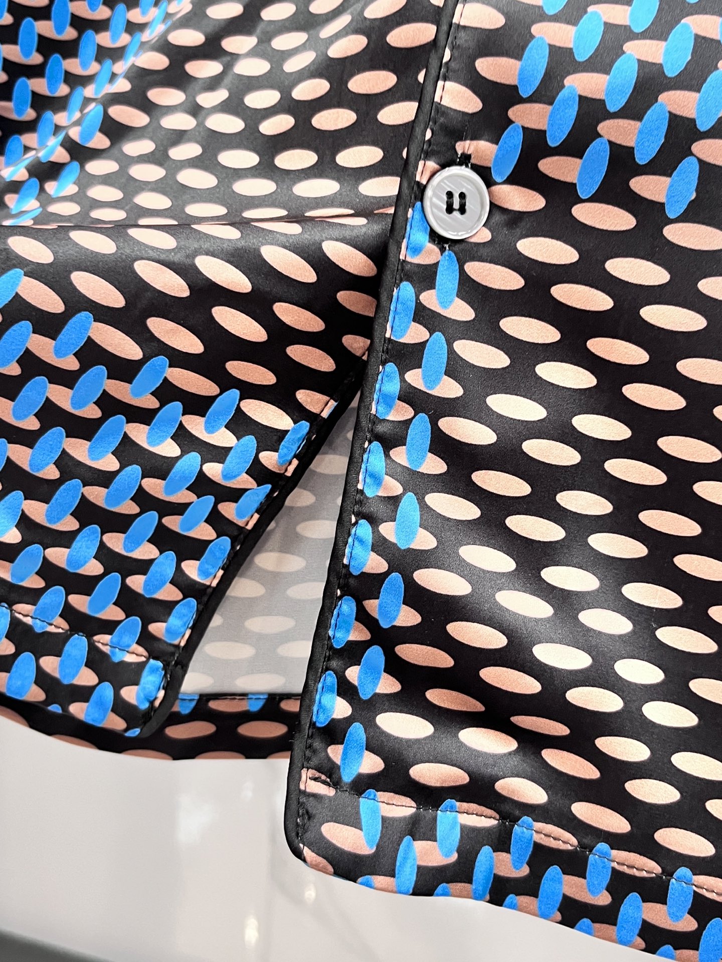  Lv 高端新品情侣款家居服，🔥睡衣休闲套装 进口丝缎面料 内里包边 手感柔软超爽超靓❤️超舒服 高雅华