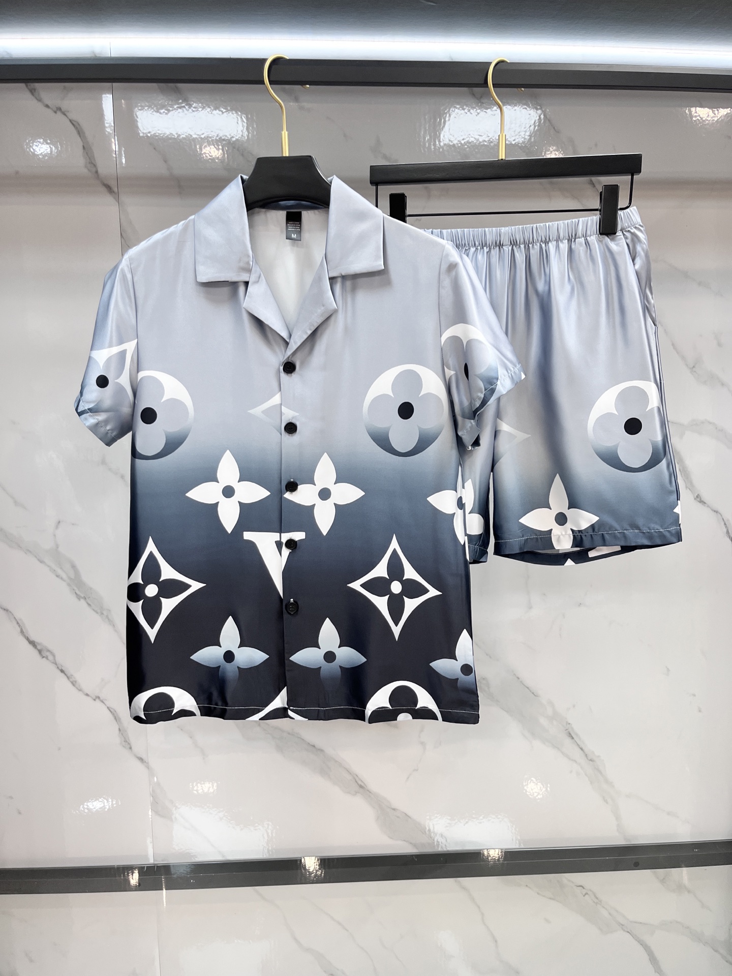 NO:517822,Lv High-end new couples' home clothes, pajamas and casual suits Imported silk satin fabric Inner edging, soft and cool, super cool and comfortable, elegant and gorgeous, with a tone, can also be made into fashionable casual suits. It is extremely fashionable to run in the morning, integrating the exquisite style of fashion ……………………………………………………………………………………………………………………………………………………………………………………………………………………………………………………………………………………………………………………………………………………………………………………………………………………………………………………………………………………………………………………………………………………………………………………………………………………………………………………………………………………………………………………………………………………………………………………………………………………………………………………………………………………………………………………………………………………………………………………………………………………………………………………………………………………………………………………………………………………………………………………………………19860909Lv 高端新品情侣款家居服,睡衣休闲套装 进口丝缎面料 内里包边 手感柔软超爽超靓超舒服 高雅华丽 有腔调 也可做时尚休闲套装 早上跑步极其时尚 融合了时尚属于风的精致 …………………………………………………… SizeM-XXXL….,,louis vuitton,alexander wang,Men's clothing