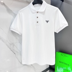 普拉达 2025s经典标志性Logo点缀元素 经典时尚翻领 Polo衫短袖 ,贸易公司渠道订单,简约大气 普拉达 2025s经典标志性Logo点缀元素 经典时尚翻领 Polo衫短袖 ,贸易公司渠道订单,简约大气
