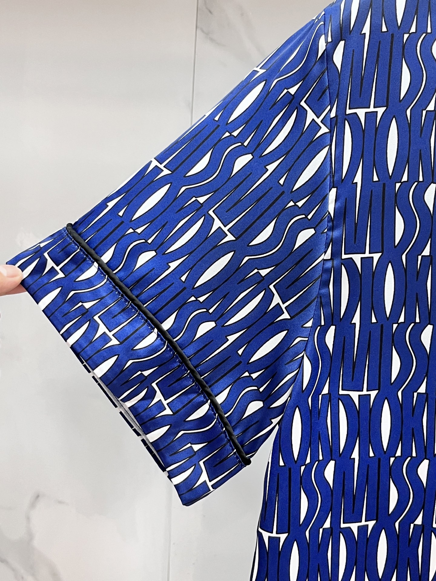 High-End Silk Pyjamas and Leisure Suits for Stylish Couples: P602 Dio Collection - 图片 4