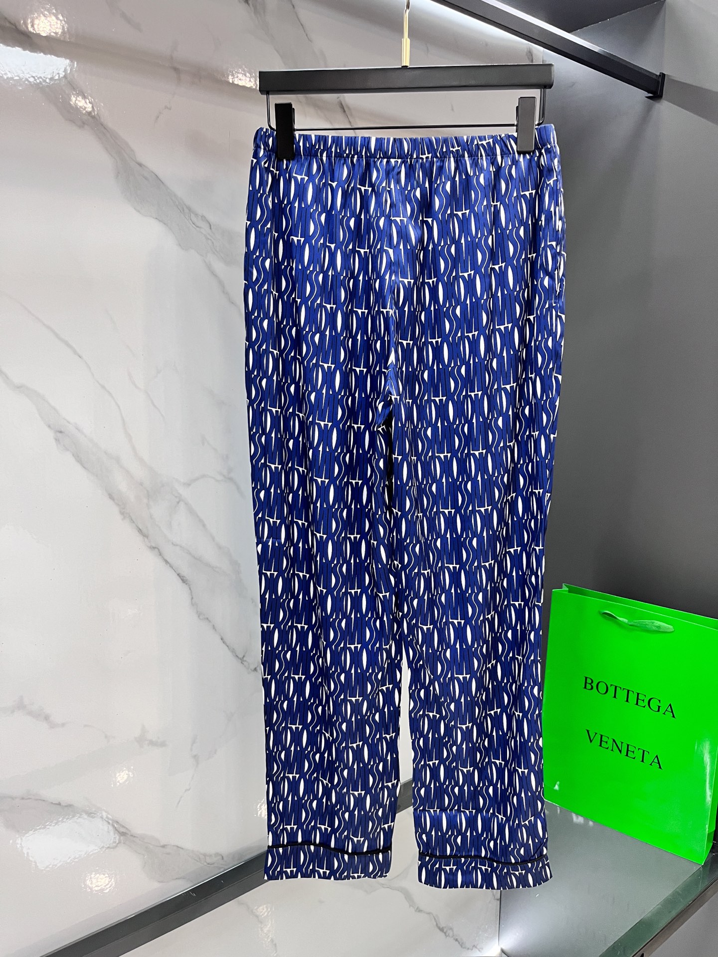 High-End Silk Pyjamas and Leisure Suits for Stylish Couples: P602 Dio Collection - 图片 7