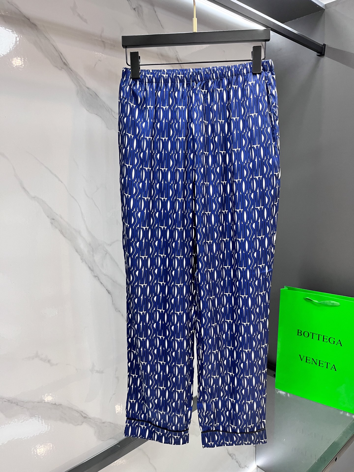 High-End Silk Pyjamas and Leisure Suits for Stylish Couples: P602 Dio Collection - 图片 6